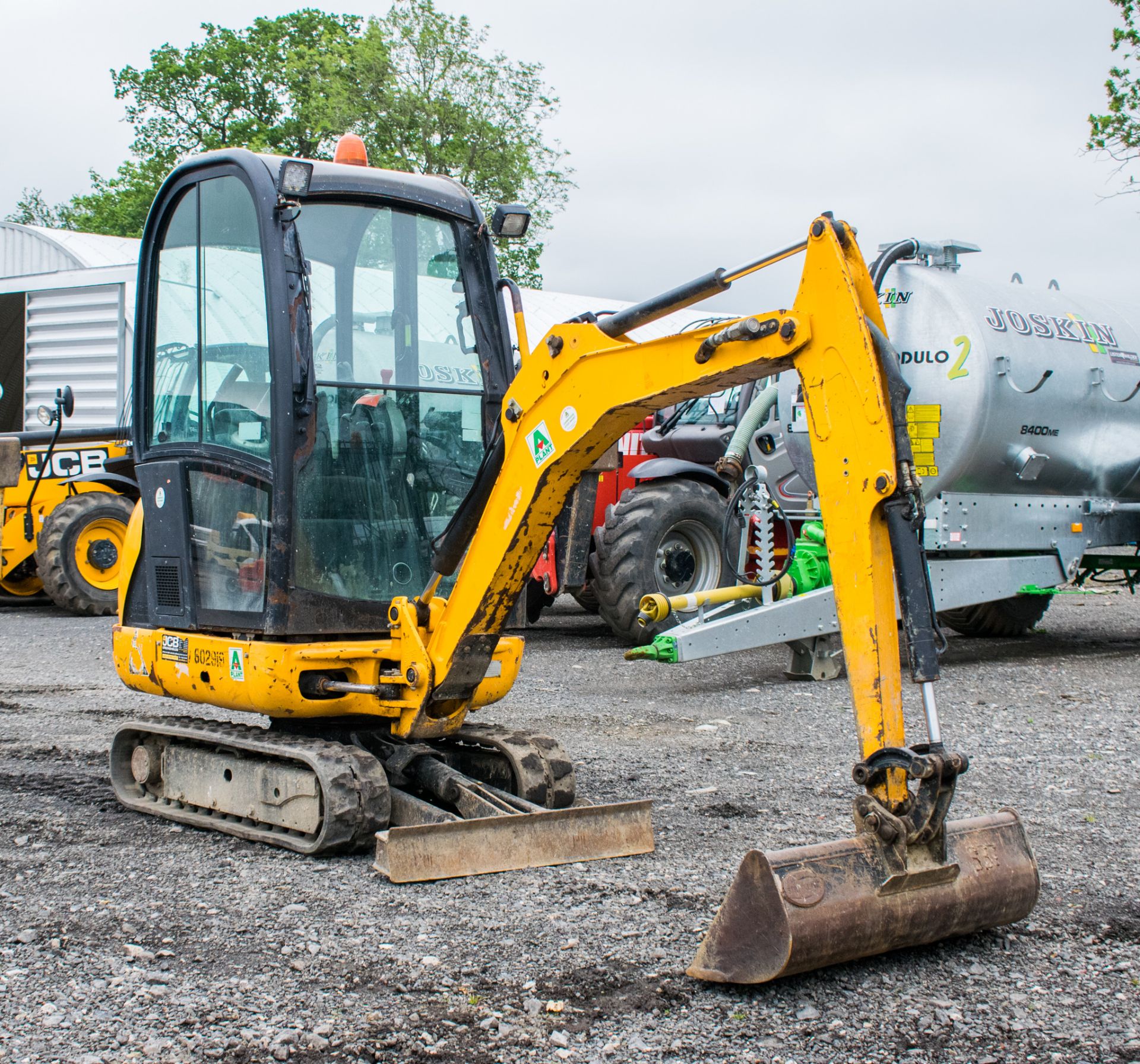 JCB 8016 1.5 tonne rubber tracked mini excavator Year: 2013 S/N: 2071311 Recorded Hours: 1736 blade, - Image 2 of 18