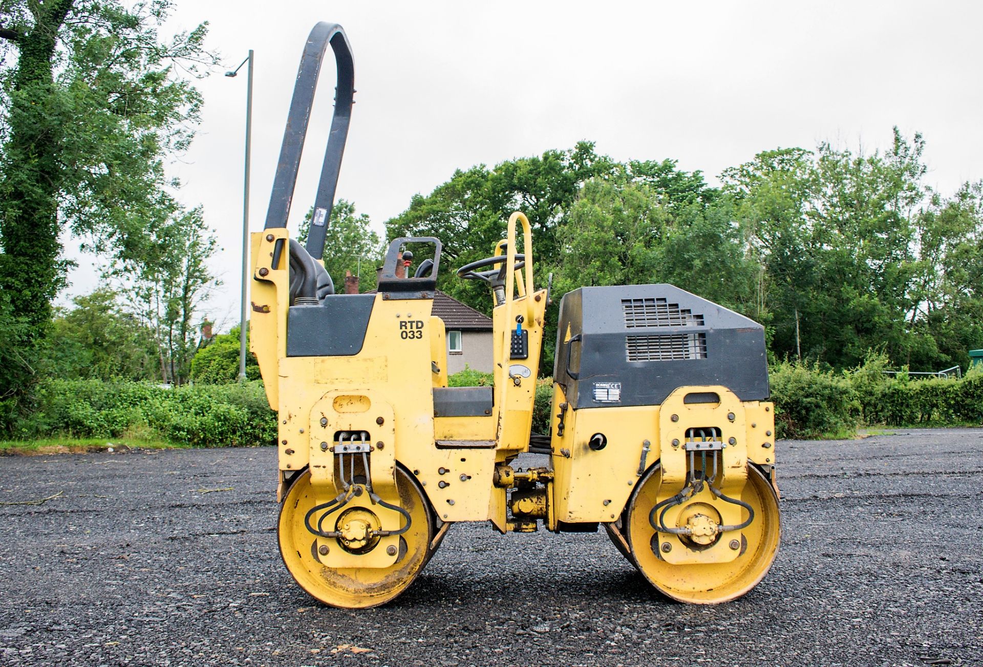 Bomag BW80 ADH-3 double drum ride on roller Year: 2005 S/N: 425695 Recorded Hours: 1241 RTD033 - Image 8 of 16