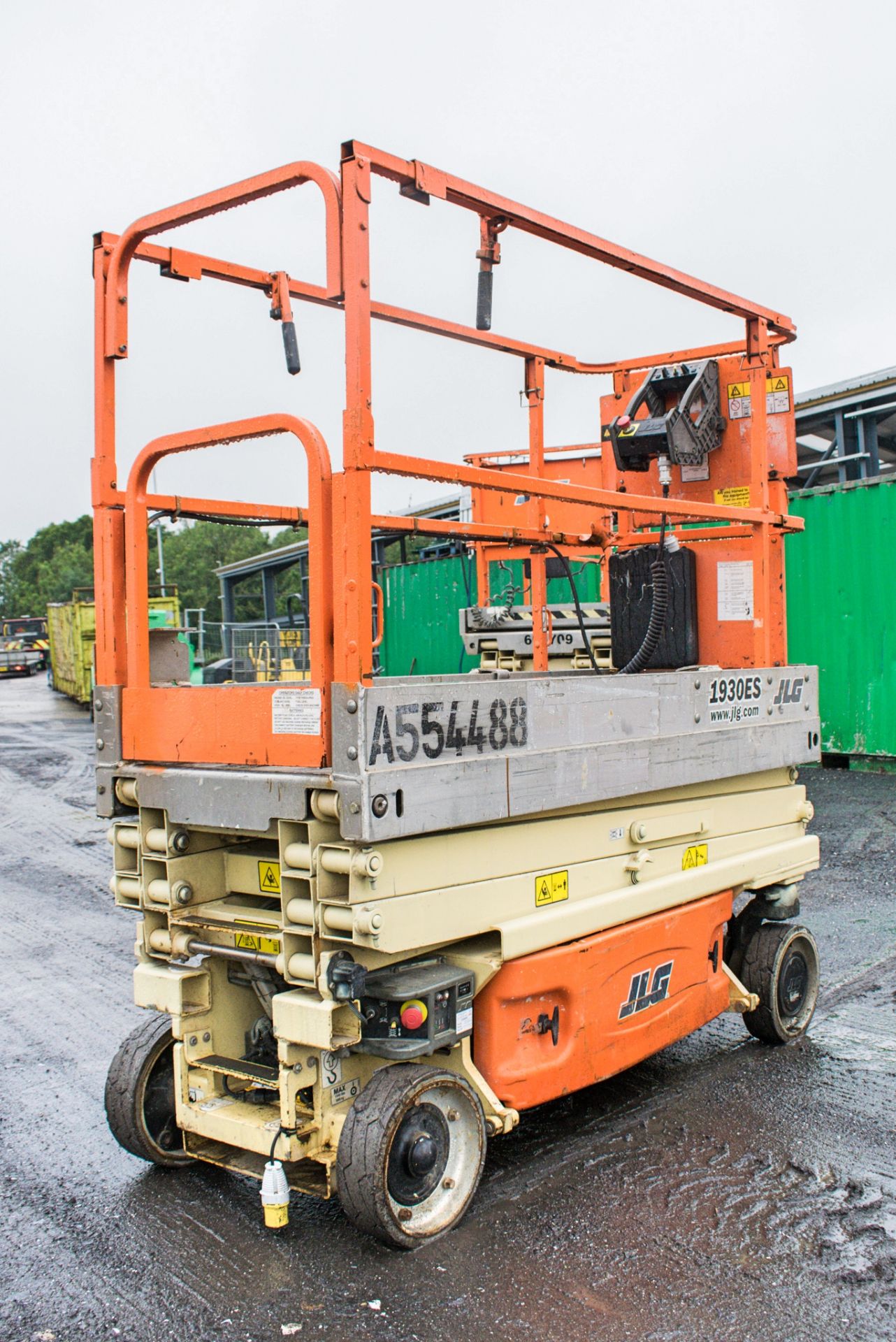 JLG 1930ES battery electric scissor lift Year: 2011 S/N: 24915 Recorded Hours: 215 A554488 - Image 4 of 8