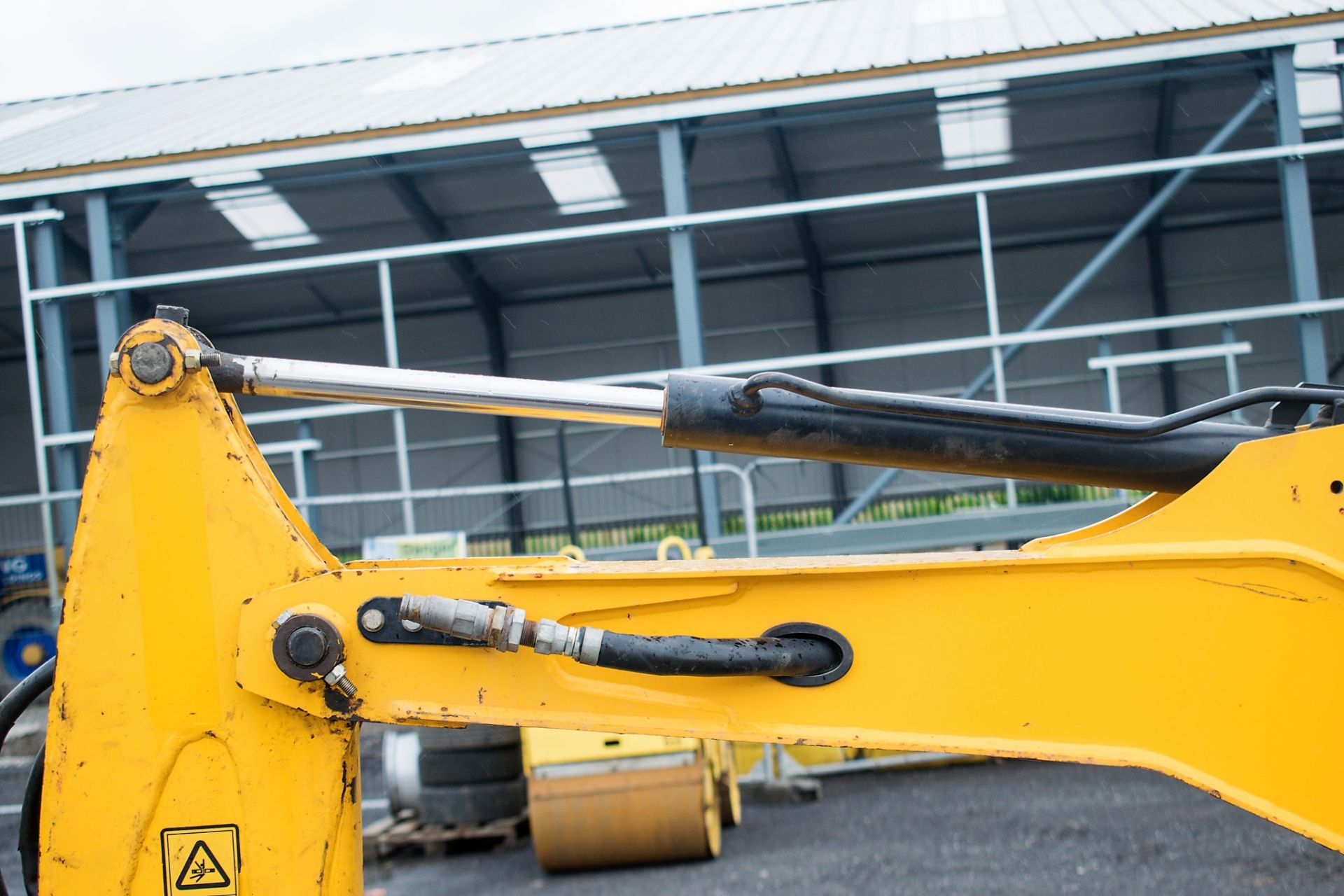 JCB 8016 1.5 tonne rubber tracked mini excavator Year: 2014 S/N: 20171553 Recorded Hours: 2238 - Image 13 of 20