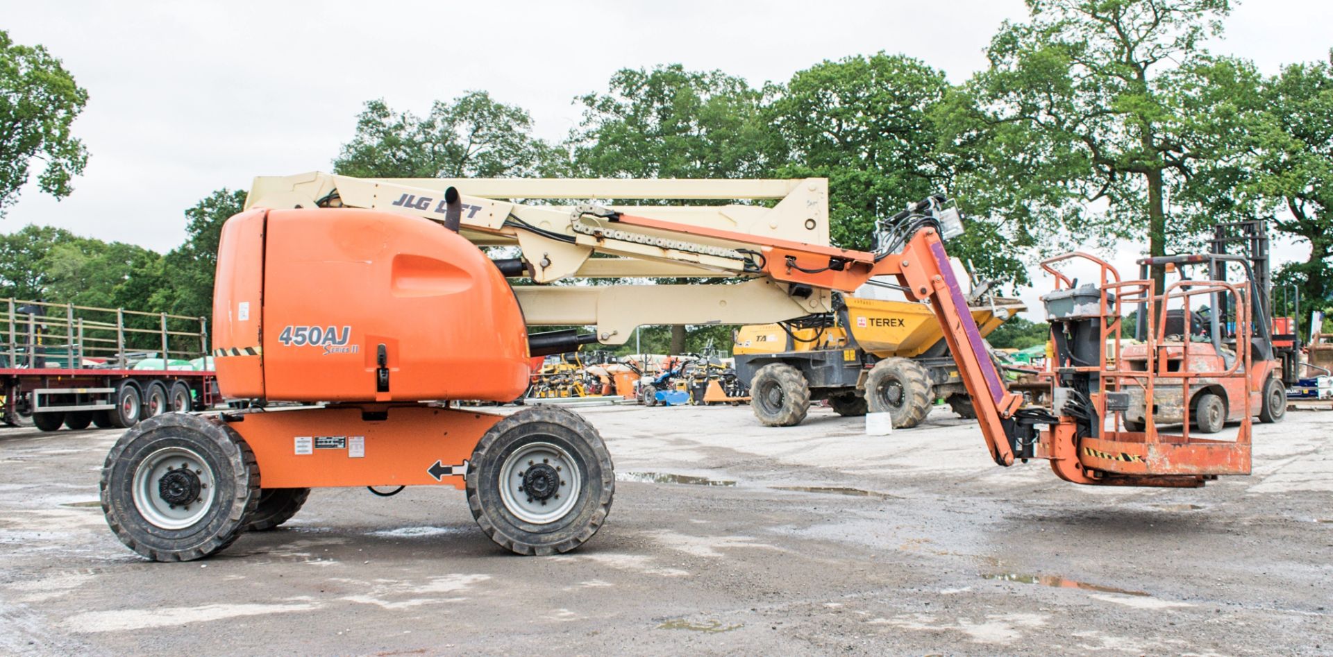 JLG 450AJ 45 ft diesel driven 4WD articulated boom lift Year: 2008 S/N: 5149 Recorded Hours: 2283 - Image 8 of 20