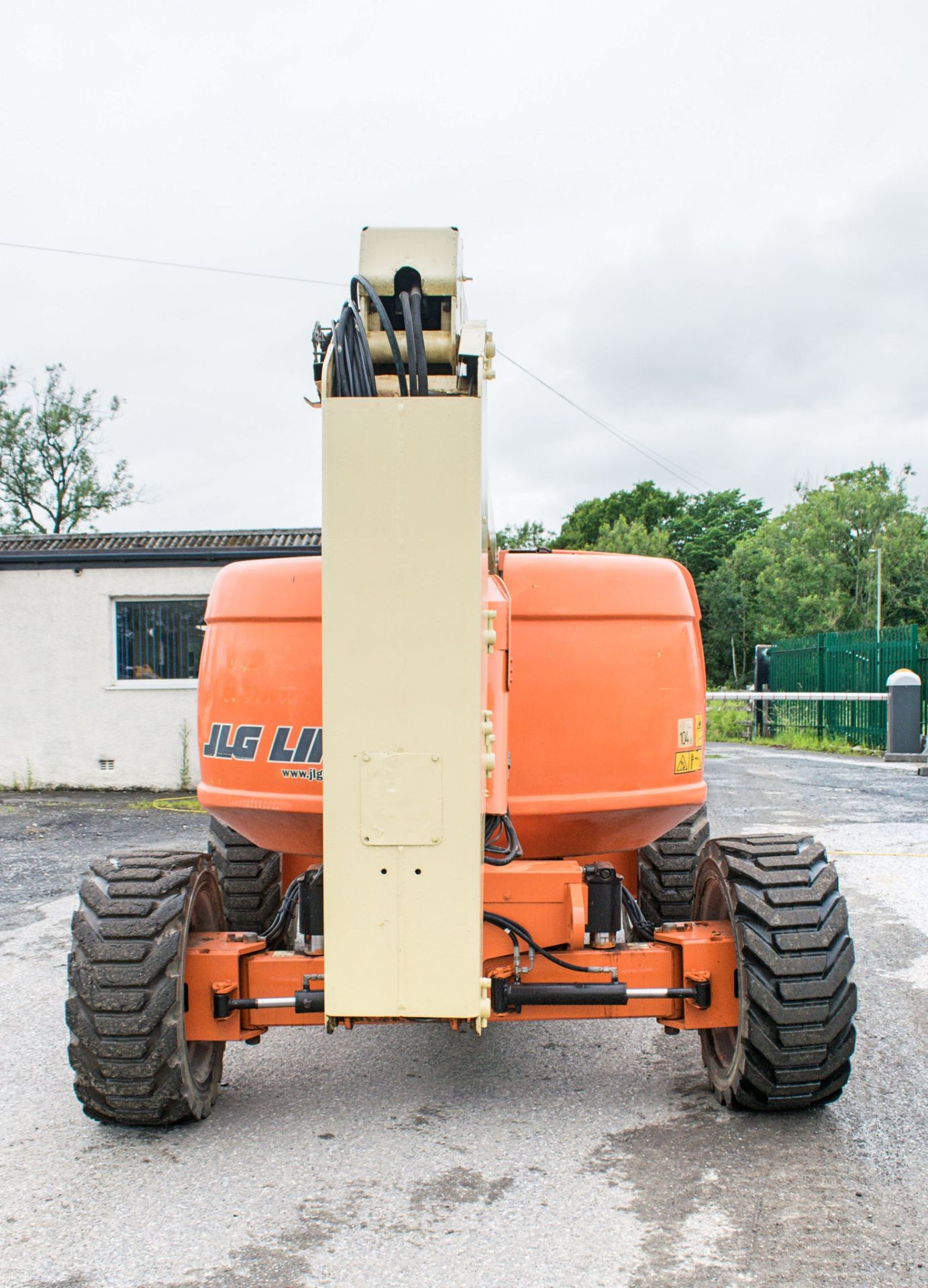 JLG 600AJ 60 ft diesel driven 4WD articulated boom lift Year: 2008 S/N: 123422 Recorded Hours: - Image 6 of 19