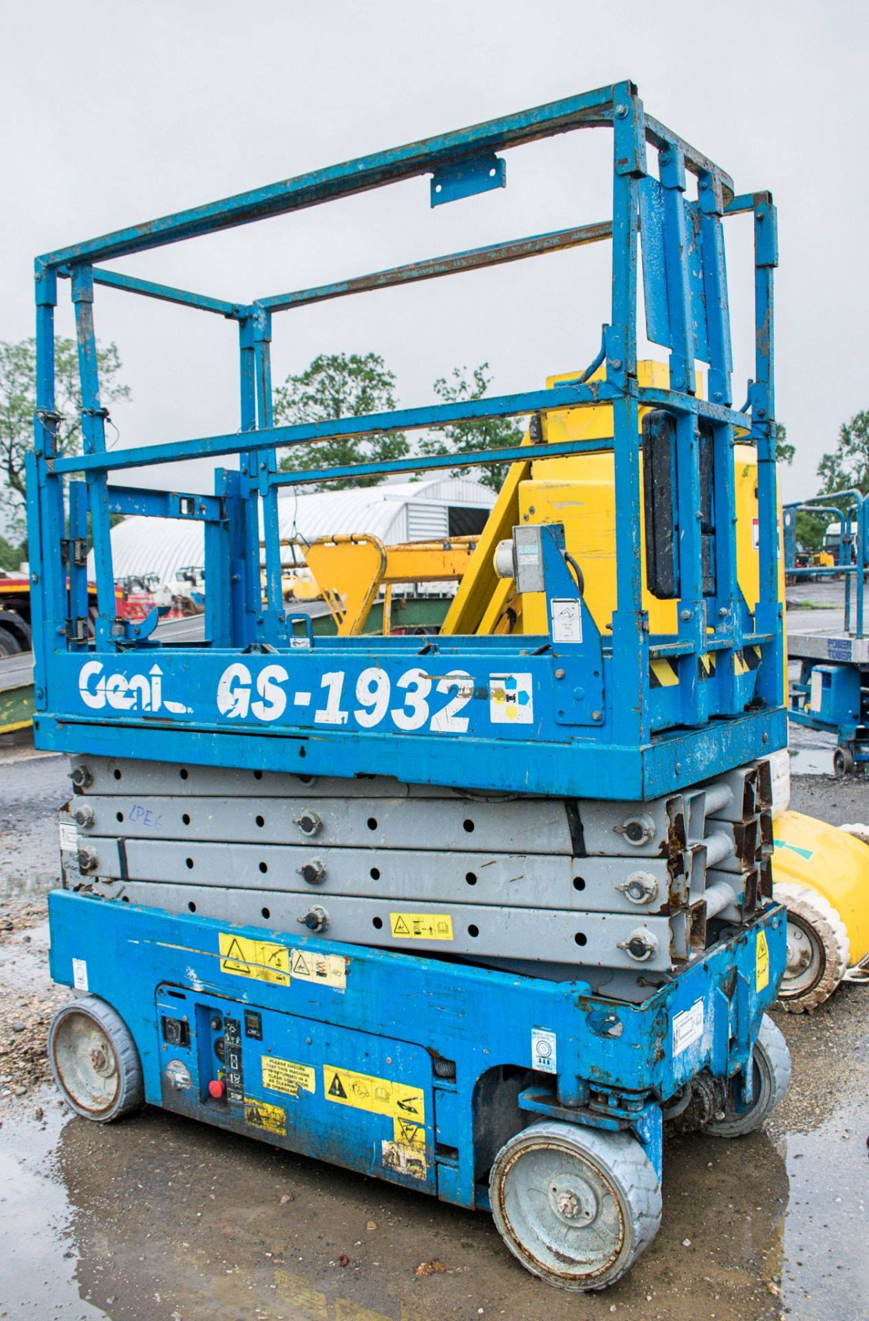 Genie GS1932 battery electric scissor lift Recorded Hours: 1465 - Image 3 of 4