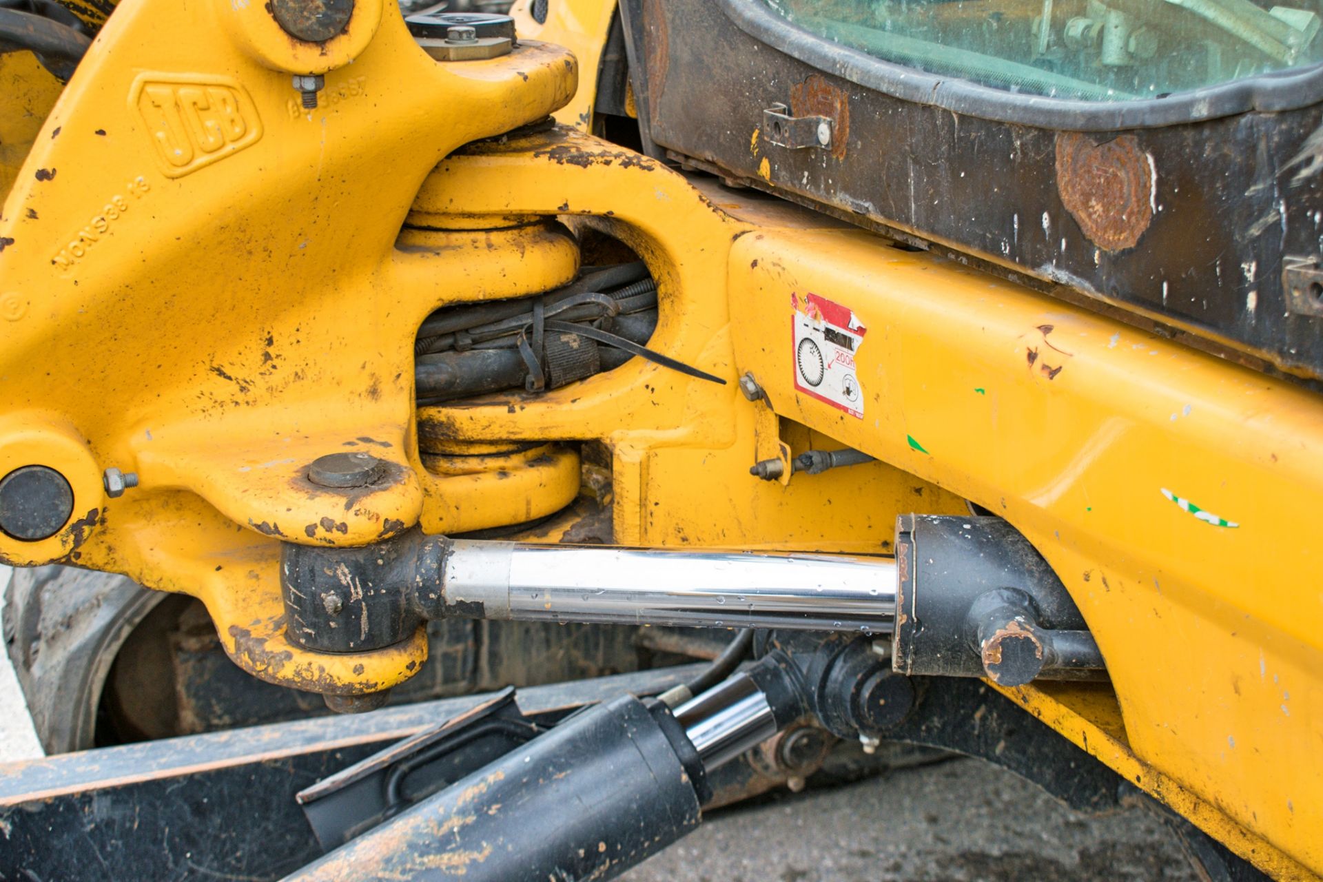 JCB 8055 RTS 5.5 tonne rubber tracked excavator Year: 2013 S/N: 2060572 Recorded Hours: 4404 - Image 18 of 23