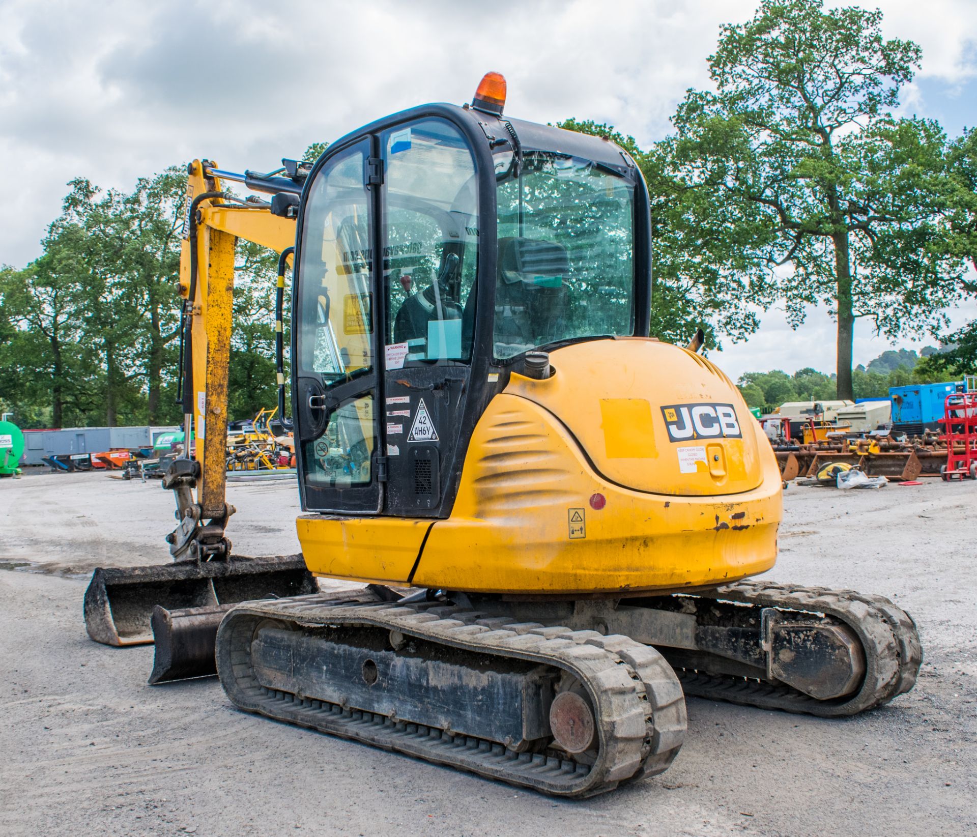 JCB 8050 RTS 5 tonne rubber tracked excavator Year: 2013  S/N: 60452 Recorded Hours: 3093 piped, - Image 4 of 18