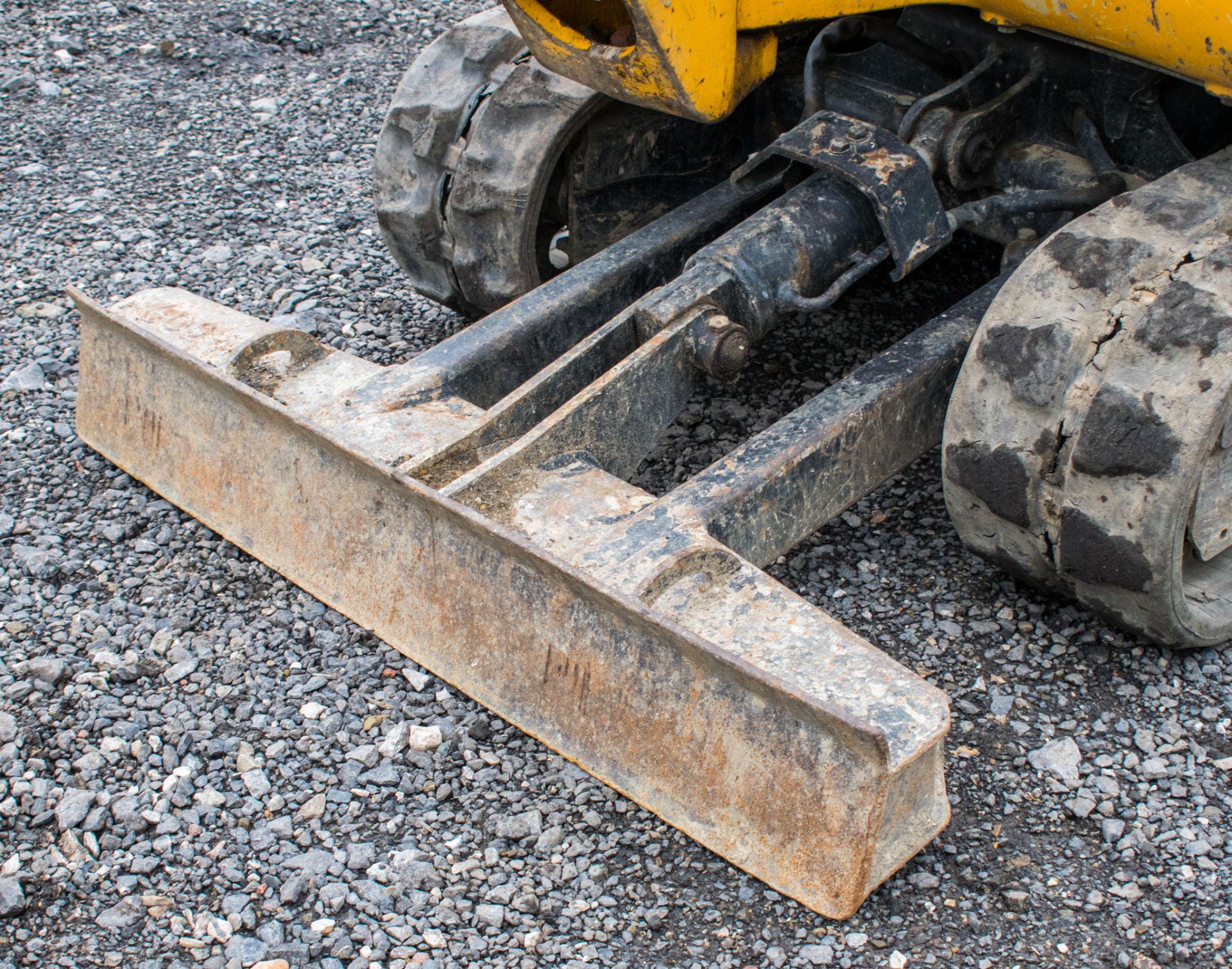 JCB 8016 1.5 tonne rubber tracked mini excavator Year: 2013 S/N: 2071311 Recorded Hours: 1736 blade, - Image 11 of 18