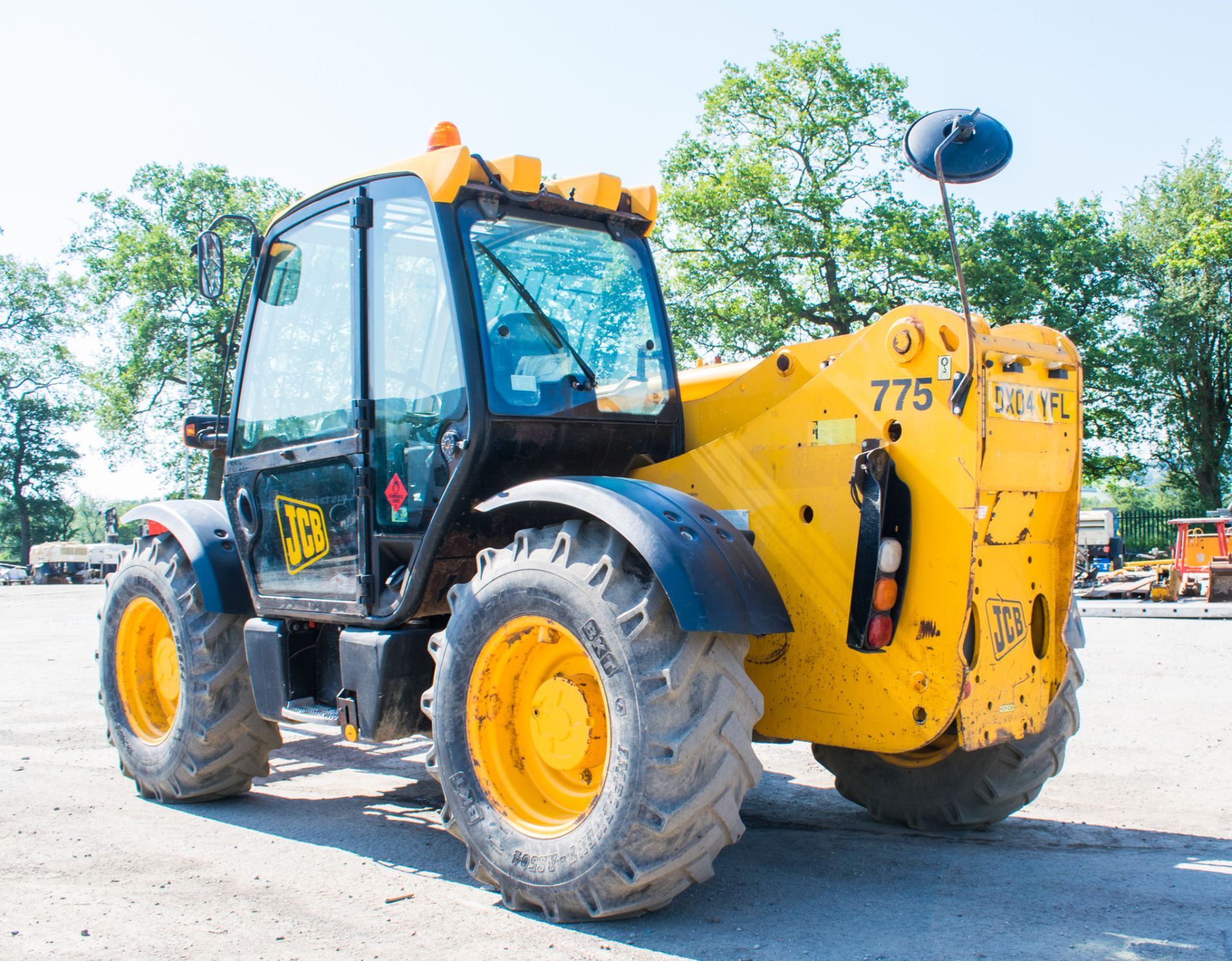 JCB 535-95 9.5 metre telescopic handler Registration number: DX04 XFL Year: 2004 S/N: 1065806 - Image 4 of 16