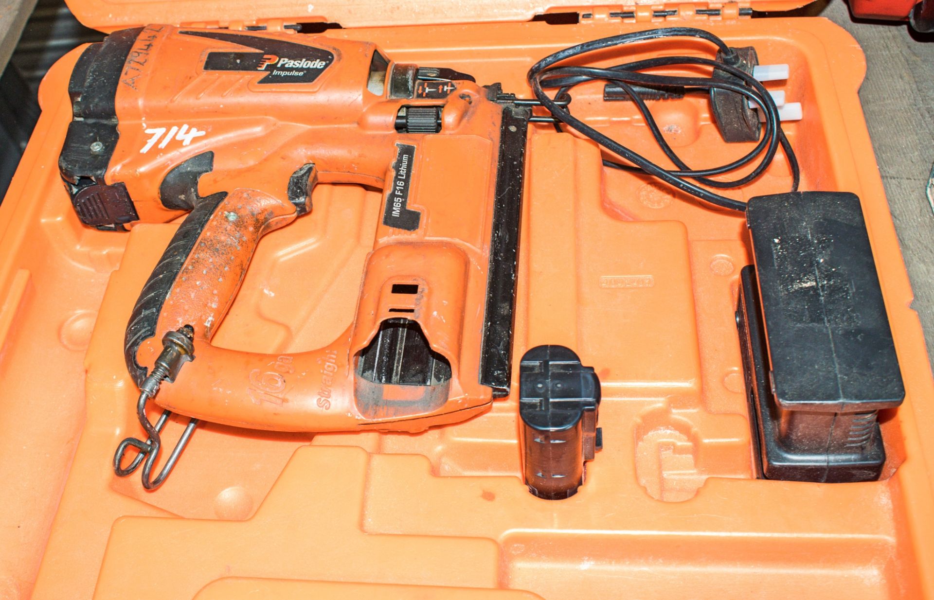 Paslode Impulse nail gun c/w battery, charger & carry case A729442