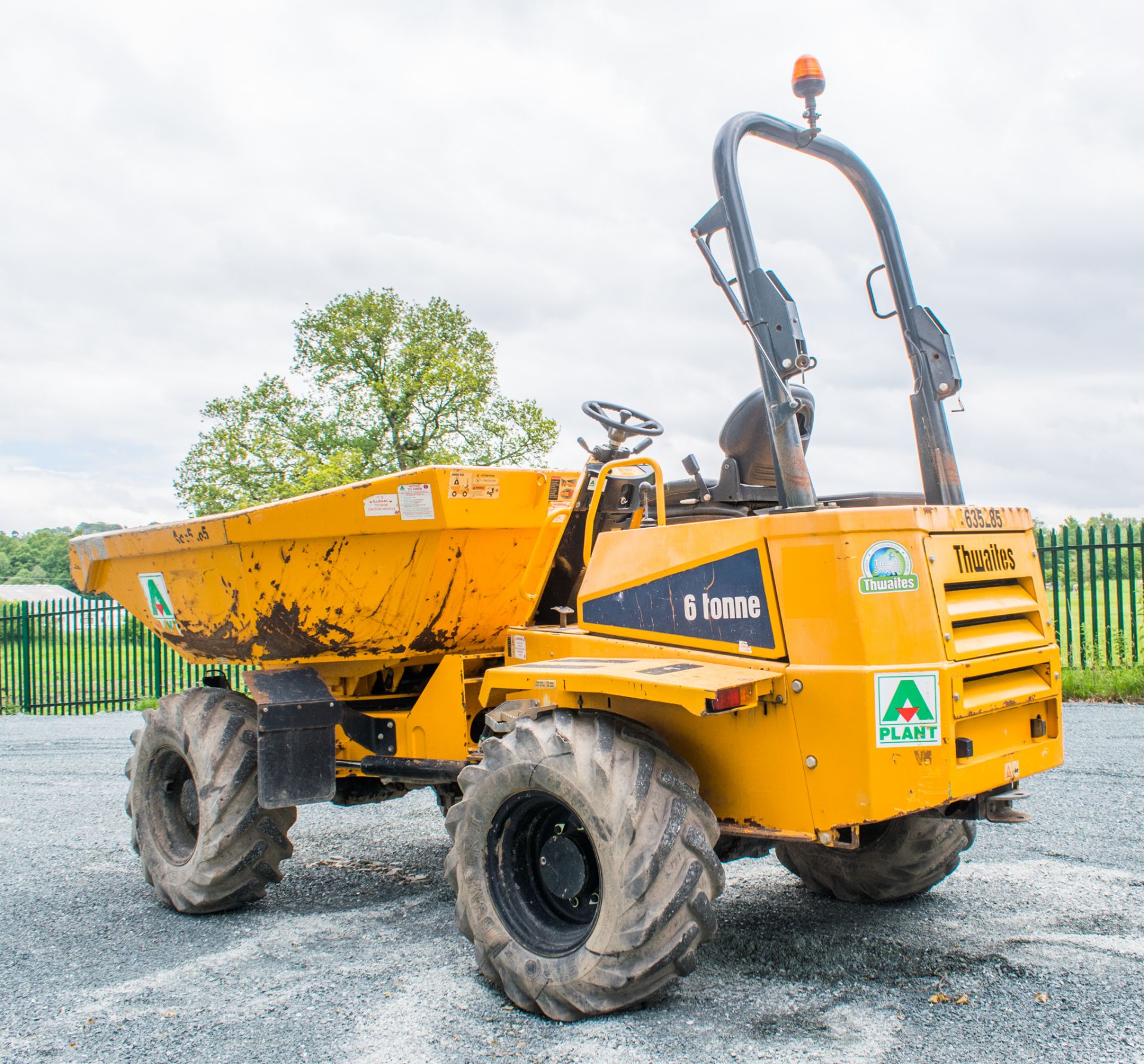 Thwaites 6 tonne swivel skip dumper Year: 2014 S/N: 7511 Recorded Hours: 1647 A635285 - Image 4 of 19