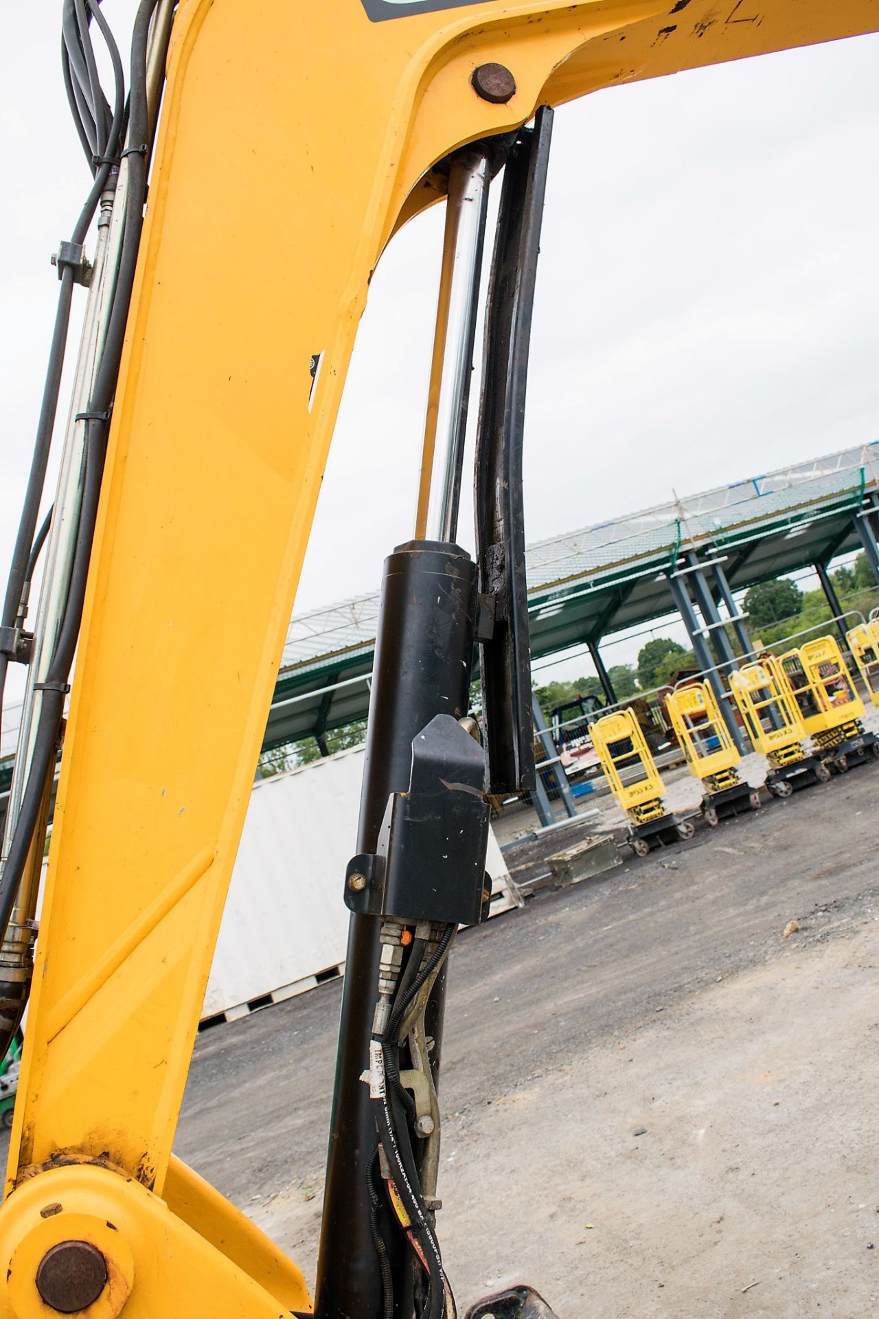 JCB 8085 Eco ZTS 8.5 tonne rubber tracked excavator Year: 2013 S/N: 1073077 Recorded Hours: 93412 ( - Image 15 of 24