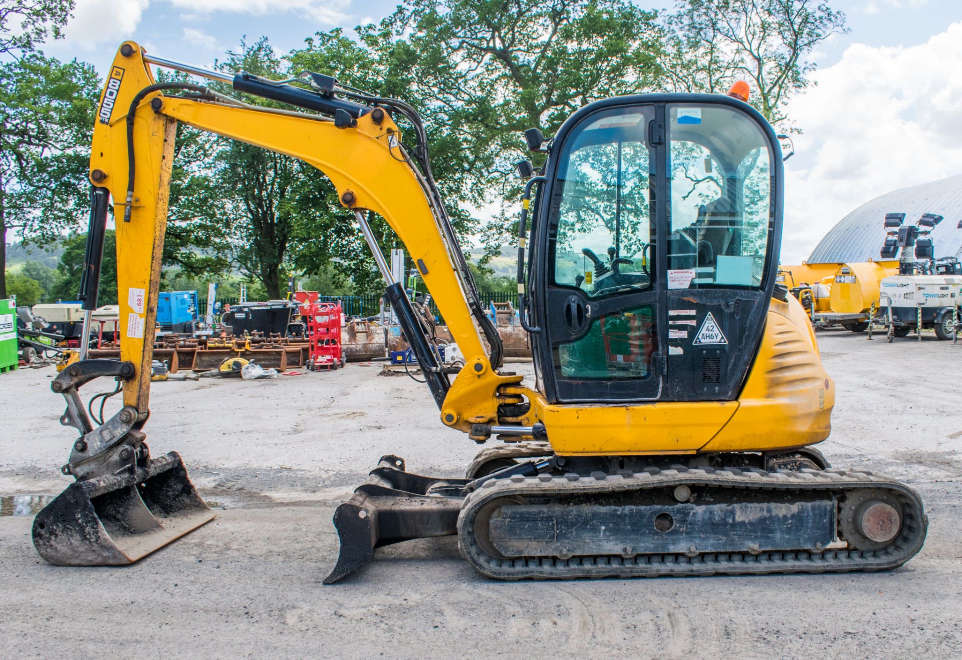 JCB 8050 RTS 5 tonne rubber tracked excavator Year: 2013  S/N: 60452 Recorded Hours: 3093 piped, - Image 8 of 18