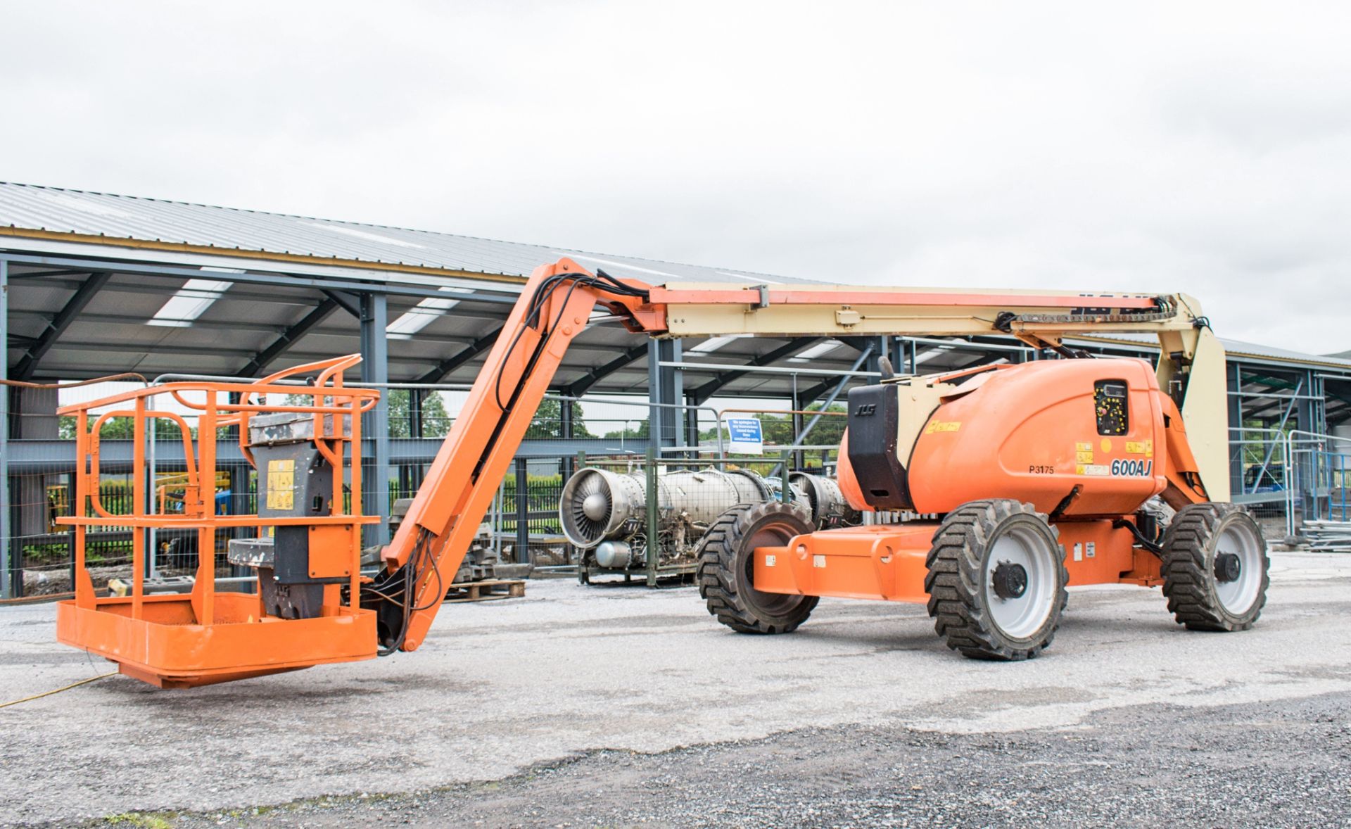 JLG 600AJ 60 ft diesel driven 4WD articulated boom lift Year: 2008 S/N: 123422 Recorded Hours: