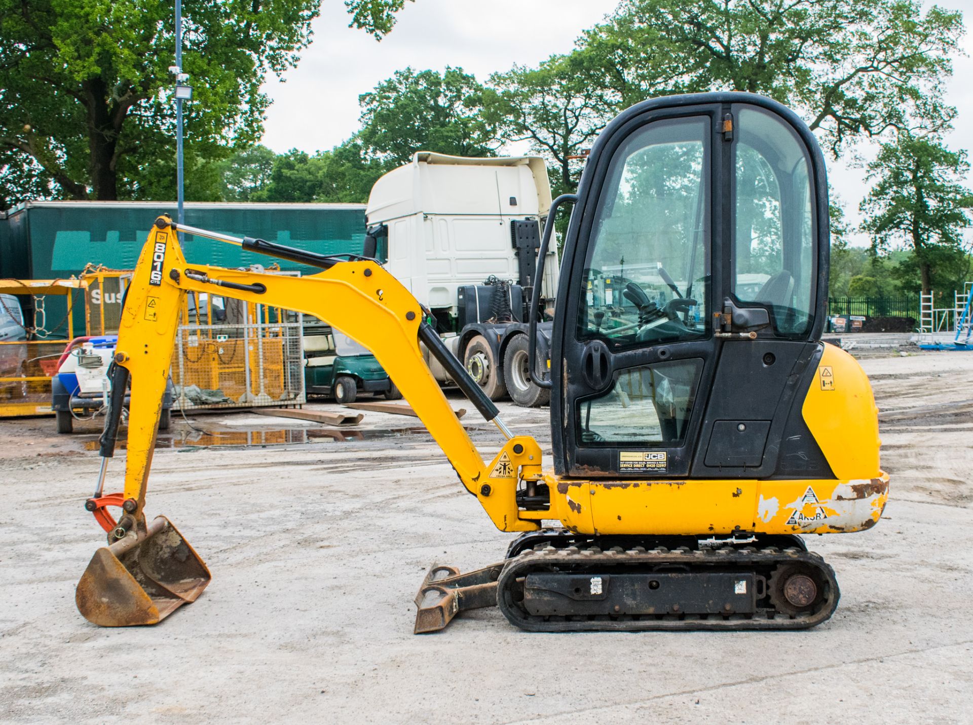 JCB 8016 1.5 tonne rubber tracked mini excavator Year: 2014 S/N: 71634 Recorded Hours: 2108 blade, - Image 7 of 17