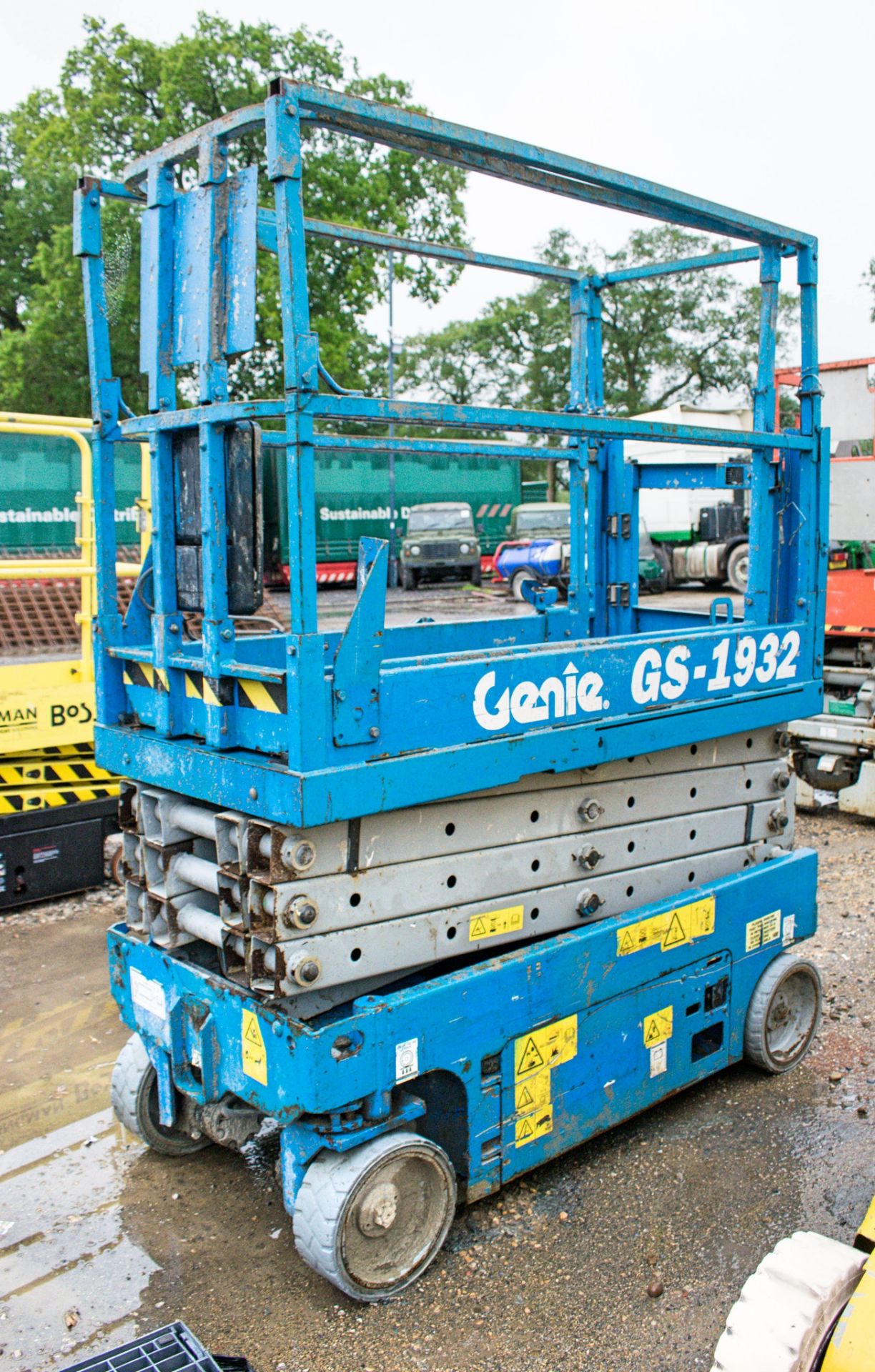 Genie GS1932 battery electric scissor lift Recorded Hours: 1465