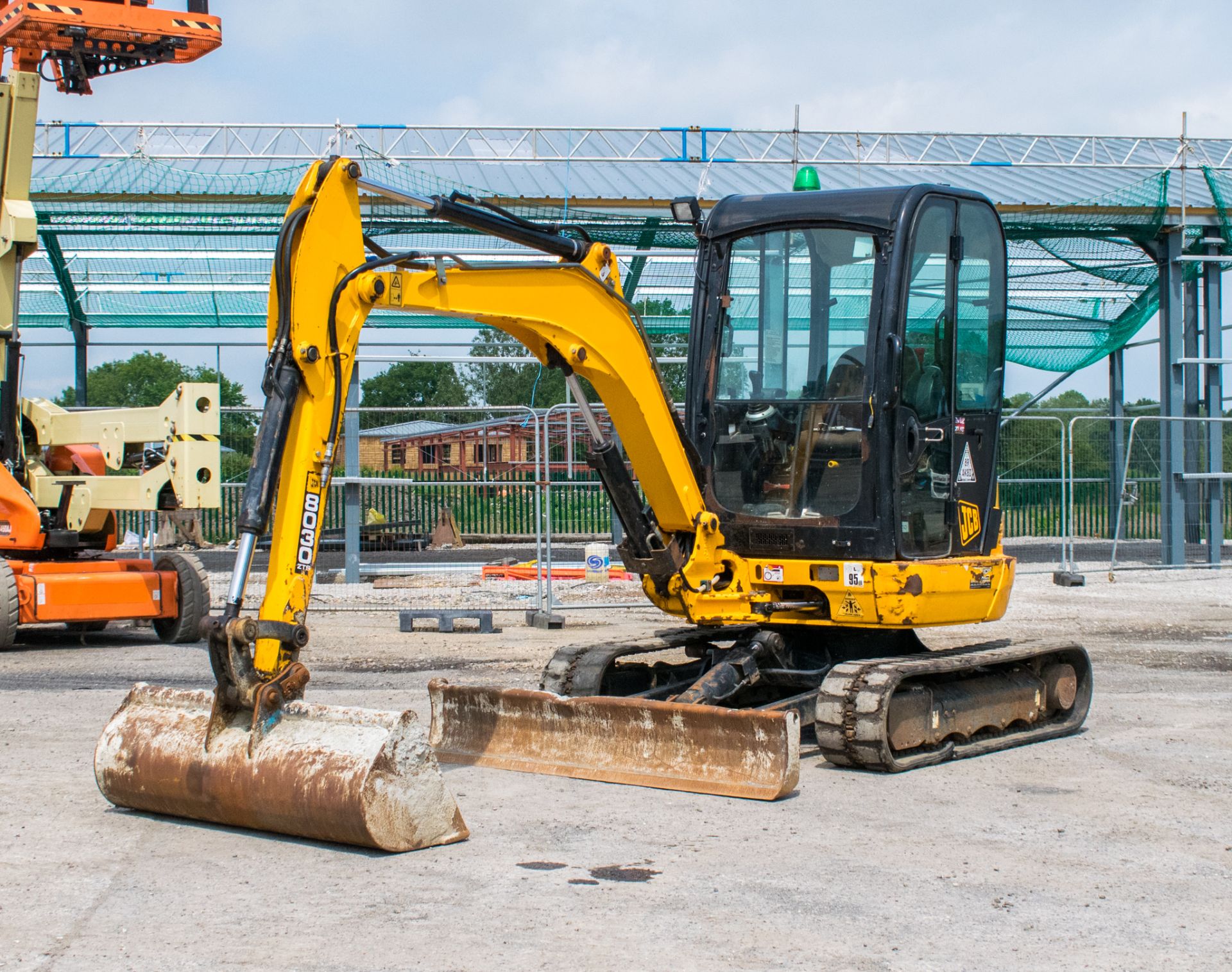 JCB 8030 ZTS 3 tonne rubber tracked excavator  Year: 2014 S/N: 32119 Recorded hours; 1350 blade,