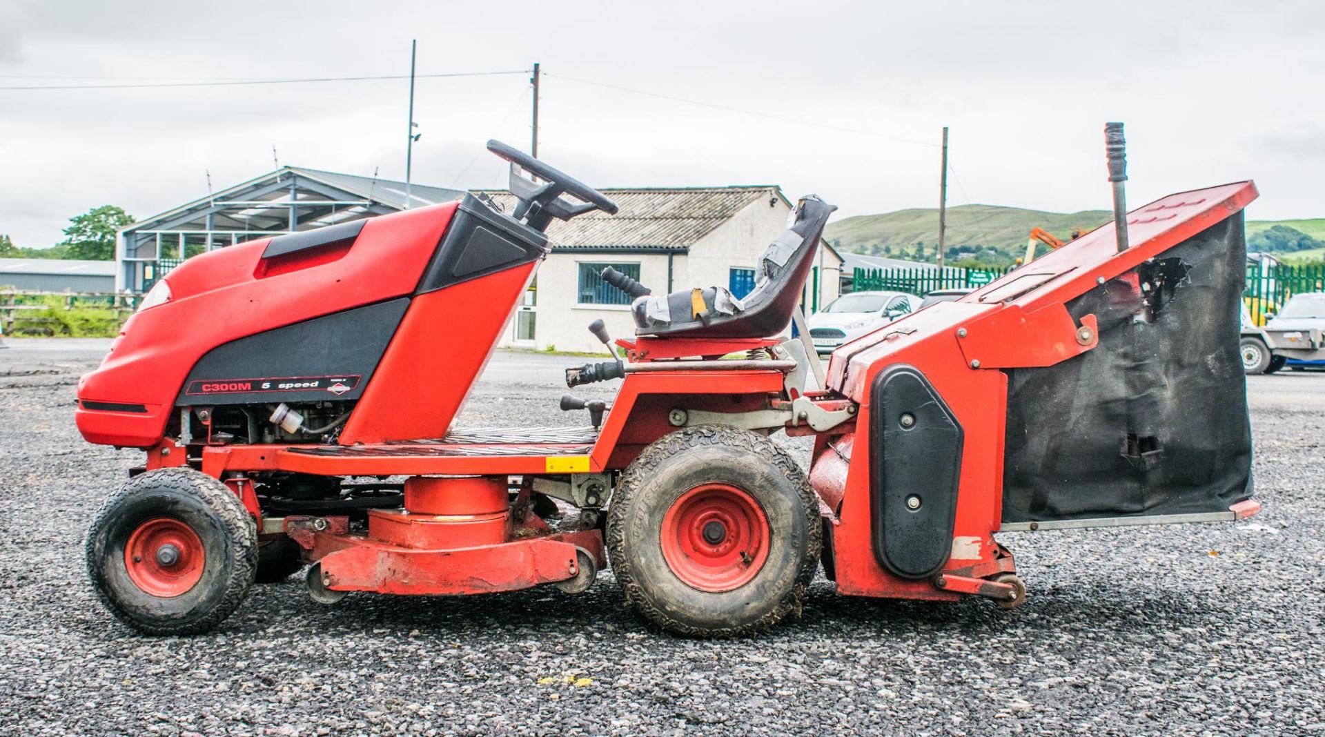 Countax C300M S speed manual sit on petrol driven mower ** 38 inch cutting width ** ** No VAT on - Image 8 of 11