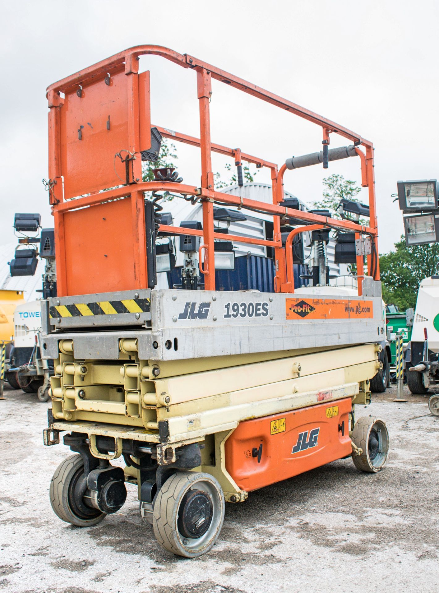 JLG 1930ES battery electric scissor lift Year: 2007 S/N: 16378 Recorded Hours: 220 - Image 4 of 12