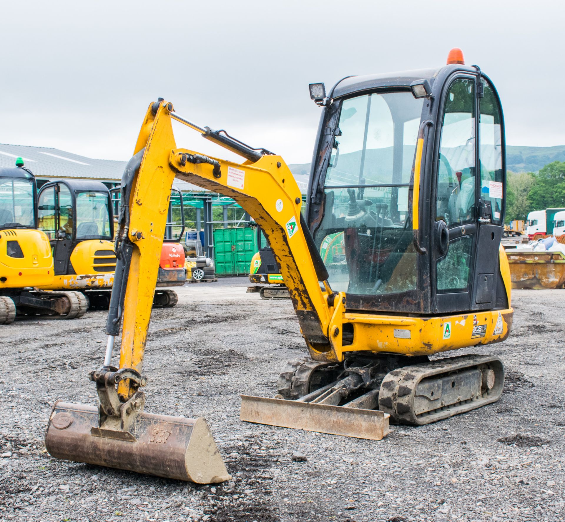 JCB 8016 1.5 tonne rubber tracked mini excavator Year: 2013 S/N: 2071311 Recorded Hours: 1736 blade,