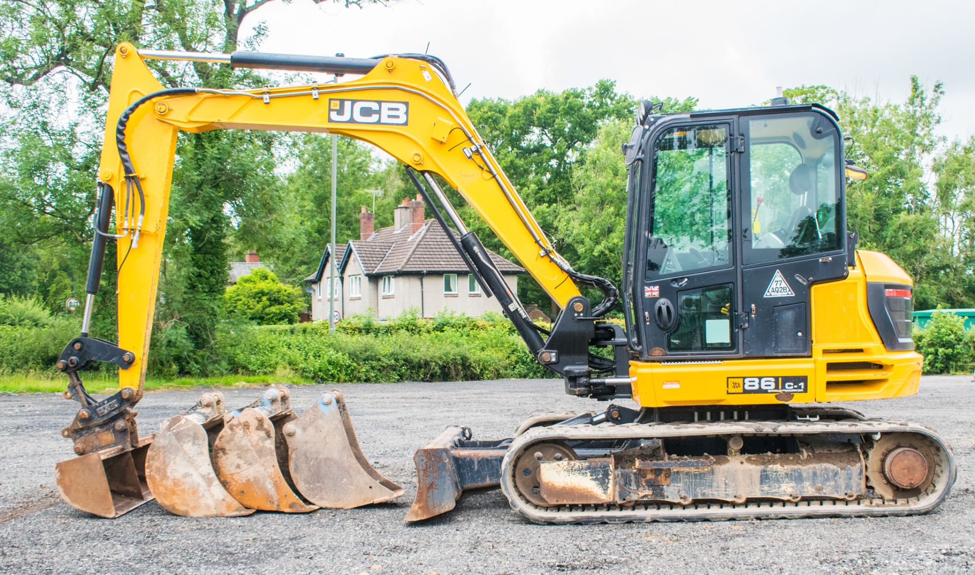 JCB 86 C-1 8 tonne rubber tracked excavator Year: 2017 S/N: 42716 Recorded Hours: 2530 piped, blade, - Image 8 of 19