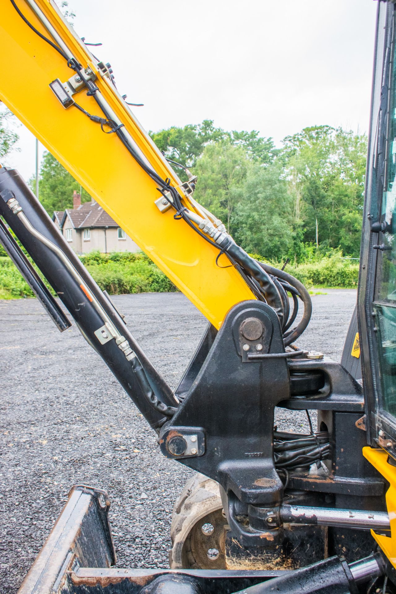 JCB 85 Z-1 8 tonne rubber tracked excavator Year: 2016 S/N:2500941 Recorded Hours: 2776 piped, - Image 32 of 44