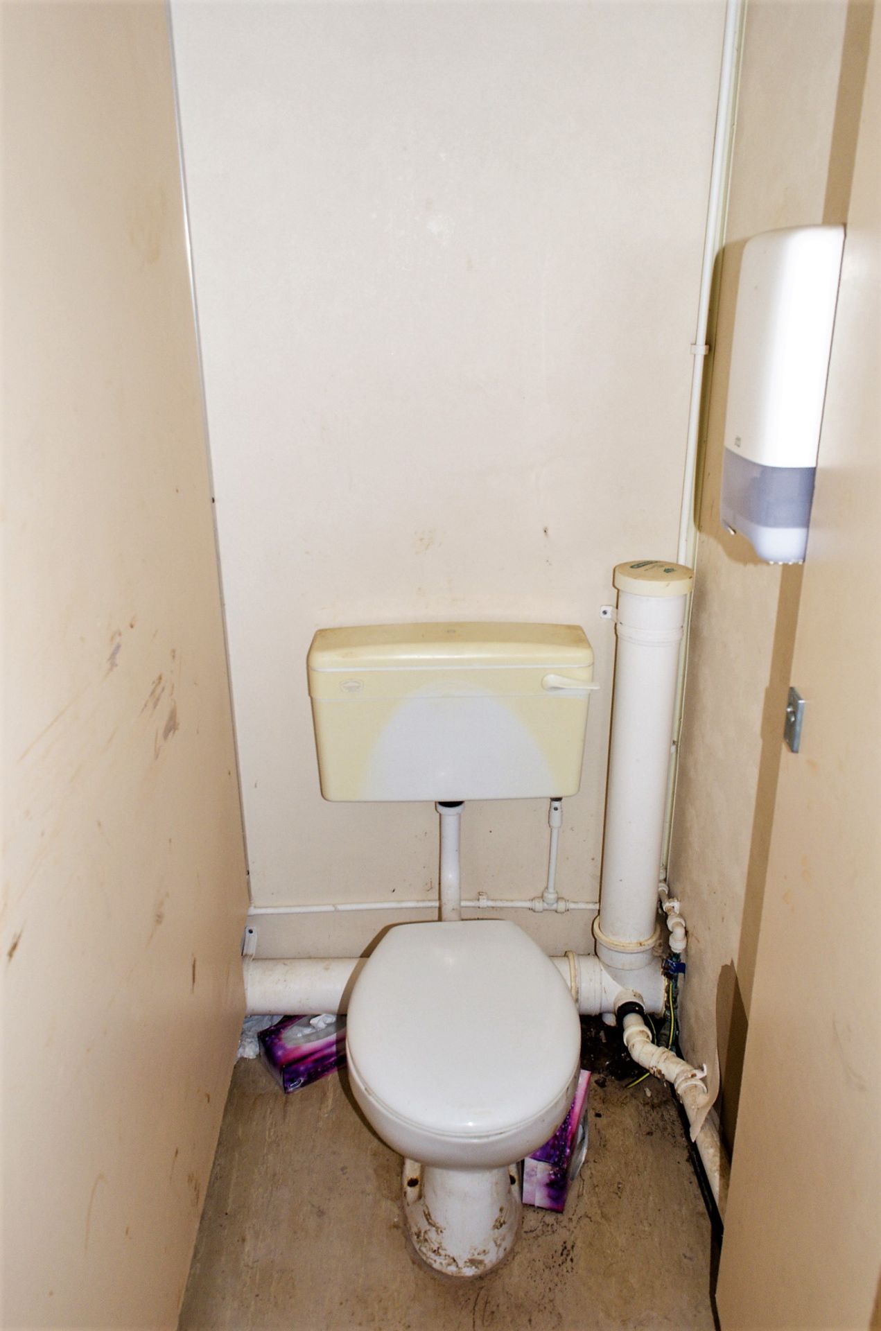 21 ft x 9 ft steel anti vandal toilet/drying room site unit Comprising of 3 urinals, 3 cubicles, 3 - Image 10 of 12
