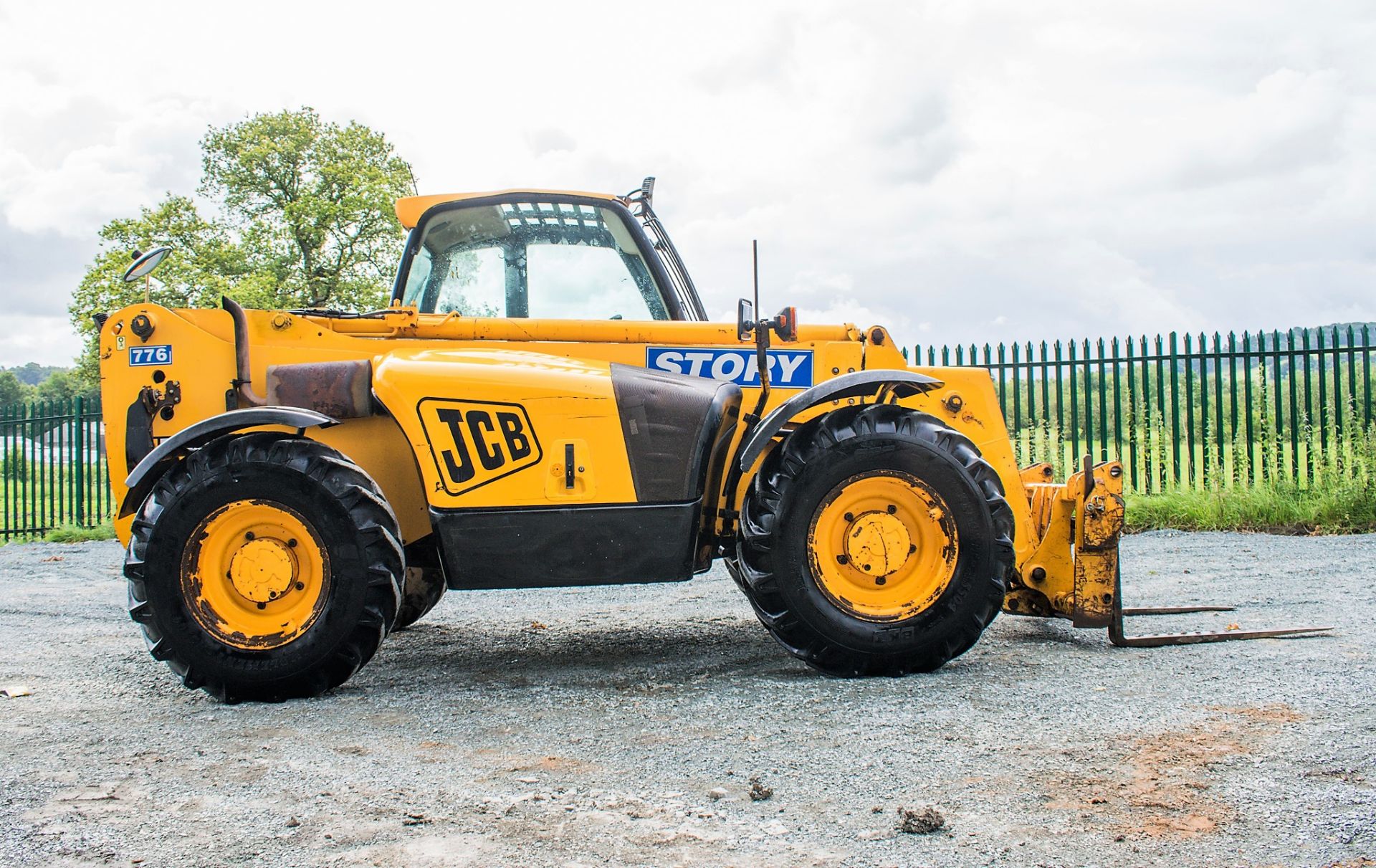 JCB 535-95 9.5 metre telescopic handler Registration Number: CX04 FME Year: 2004 S/N: 1066079 - Image 7 of 22