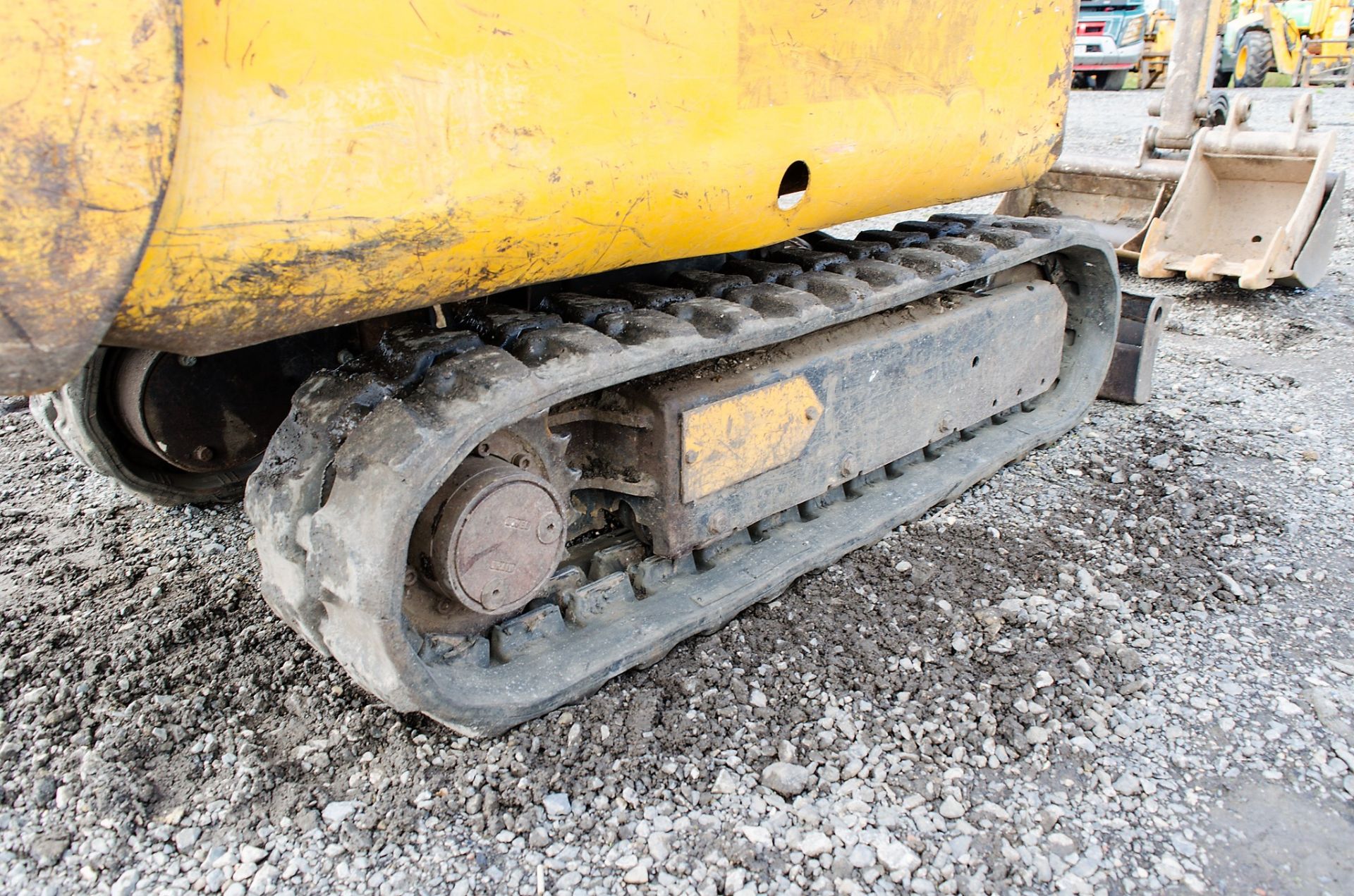 JCB 8014 1.5 tonne rubber tracked mini excavator Year: 2004 S/N: E1021487 Recorded Hours: 4165 blade - Image 9 of 20