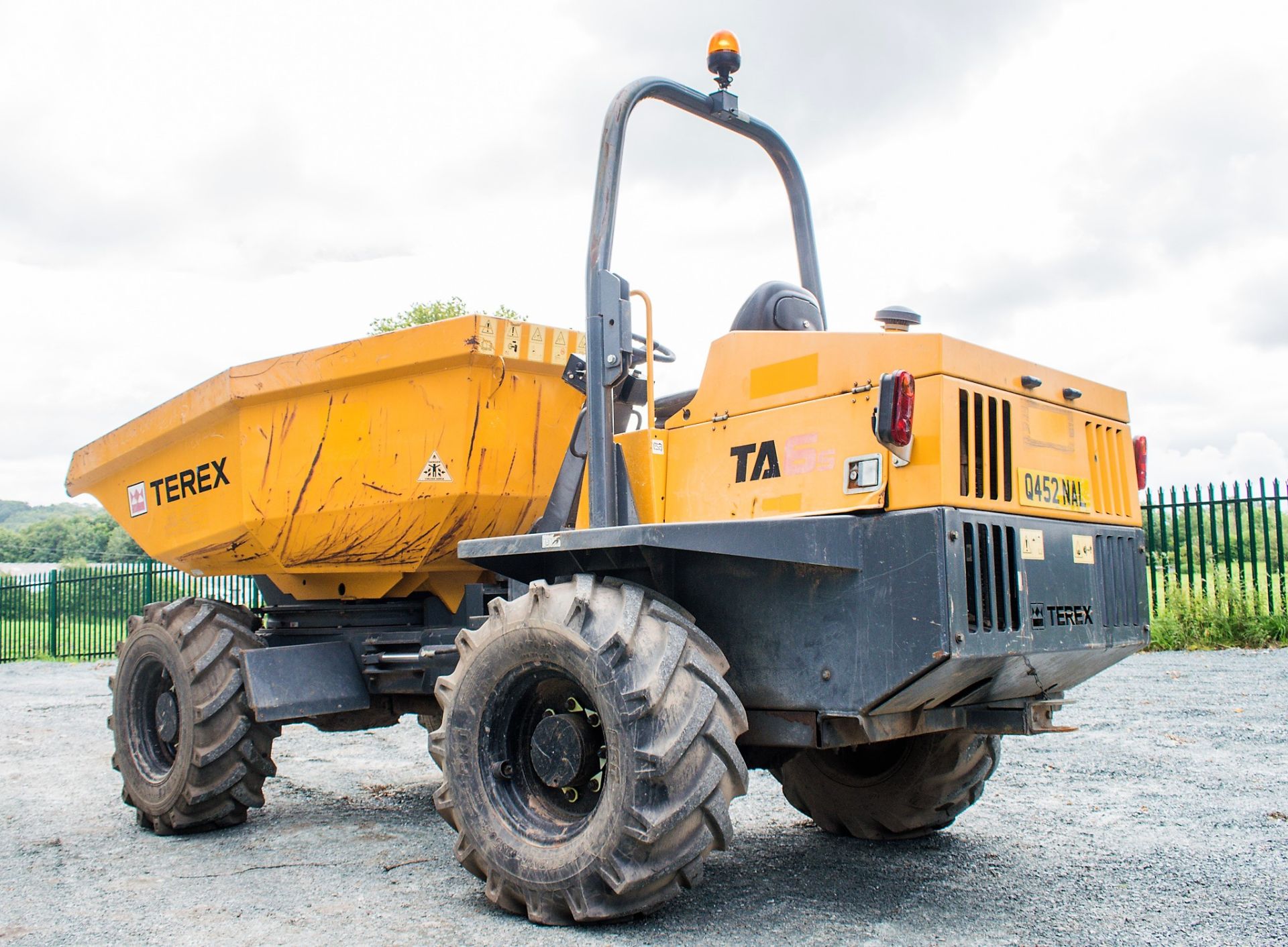 Terex 6 tonne swivel skip dumper Reg: Q452 NAL  c/w V5 Road Reg Certificate Year: 2014 S/N: - Image 4 of 20