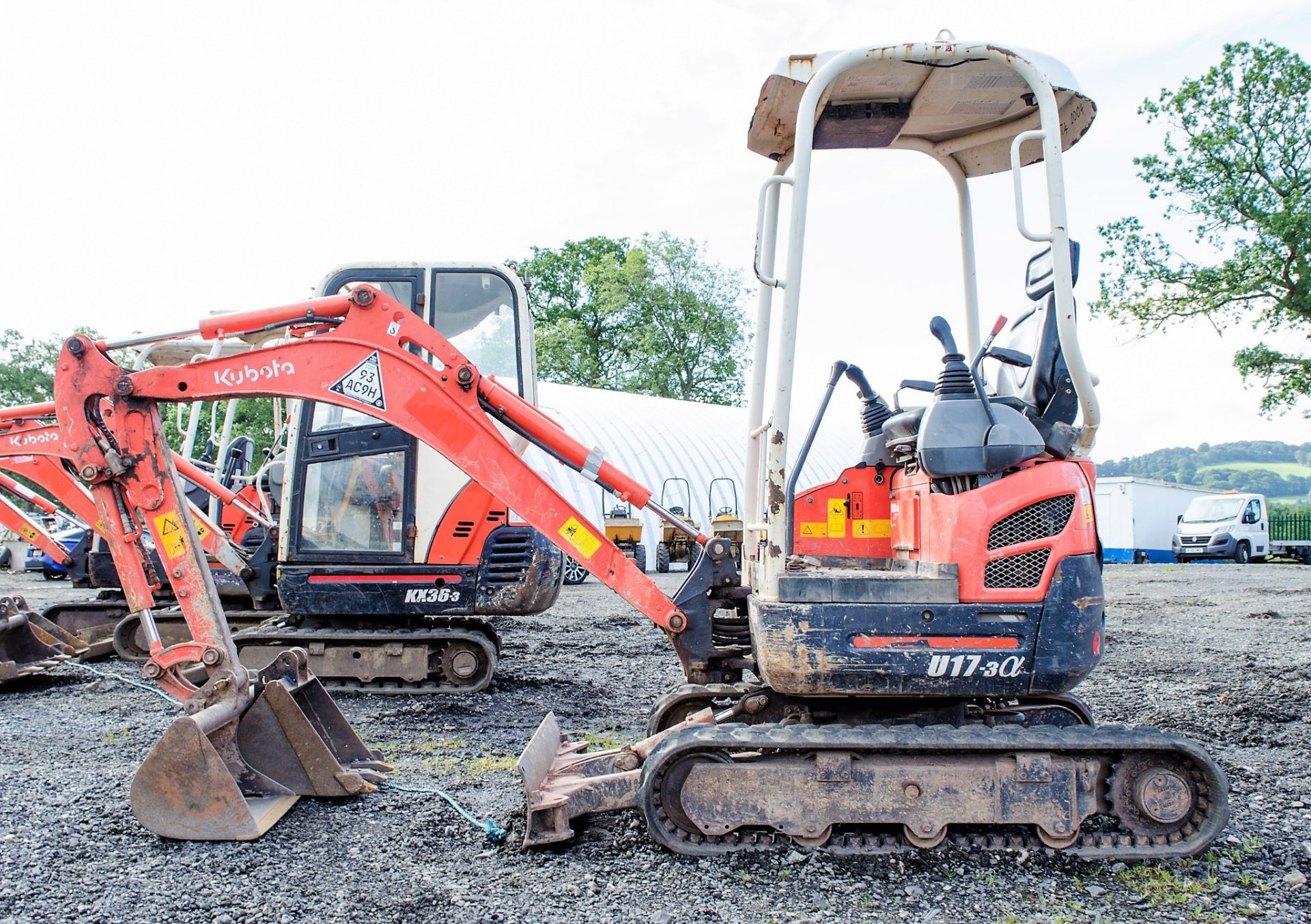 Kubota U17-3 1.7 tonne rubber tracked mini excavator Year: 2011 S/N: H13948 Recorded Hours: 2779 - Image 10 of 20