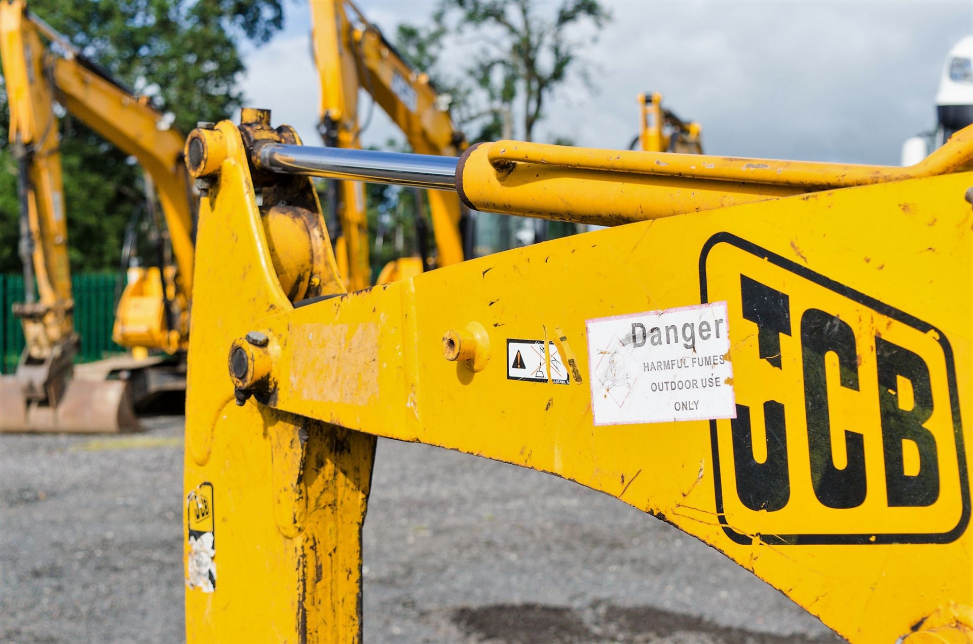 JCB 8014 1.5 tonne rubber tracked mini excavator Year: 2004 S/N: E1021487 Recorded Hours: 4165 blade - Image 13 of 20