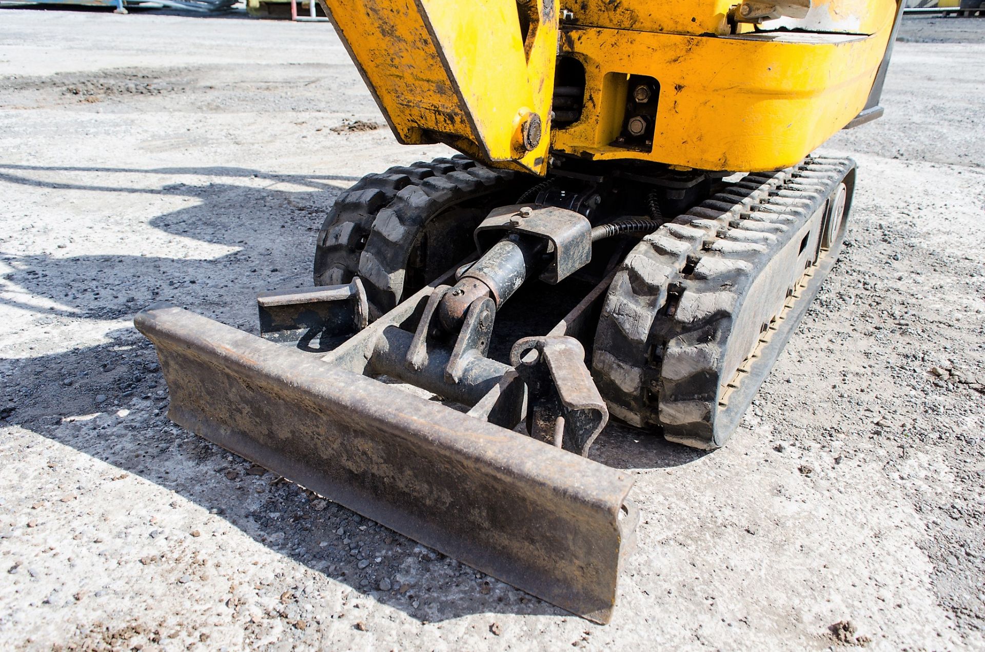 JCB 8008 0.8 tonne rubber tracked micro excavator Year: 2005 S/N: 1148435 Recorded Hours: 3261 - Image 11 of 19