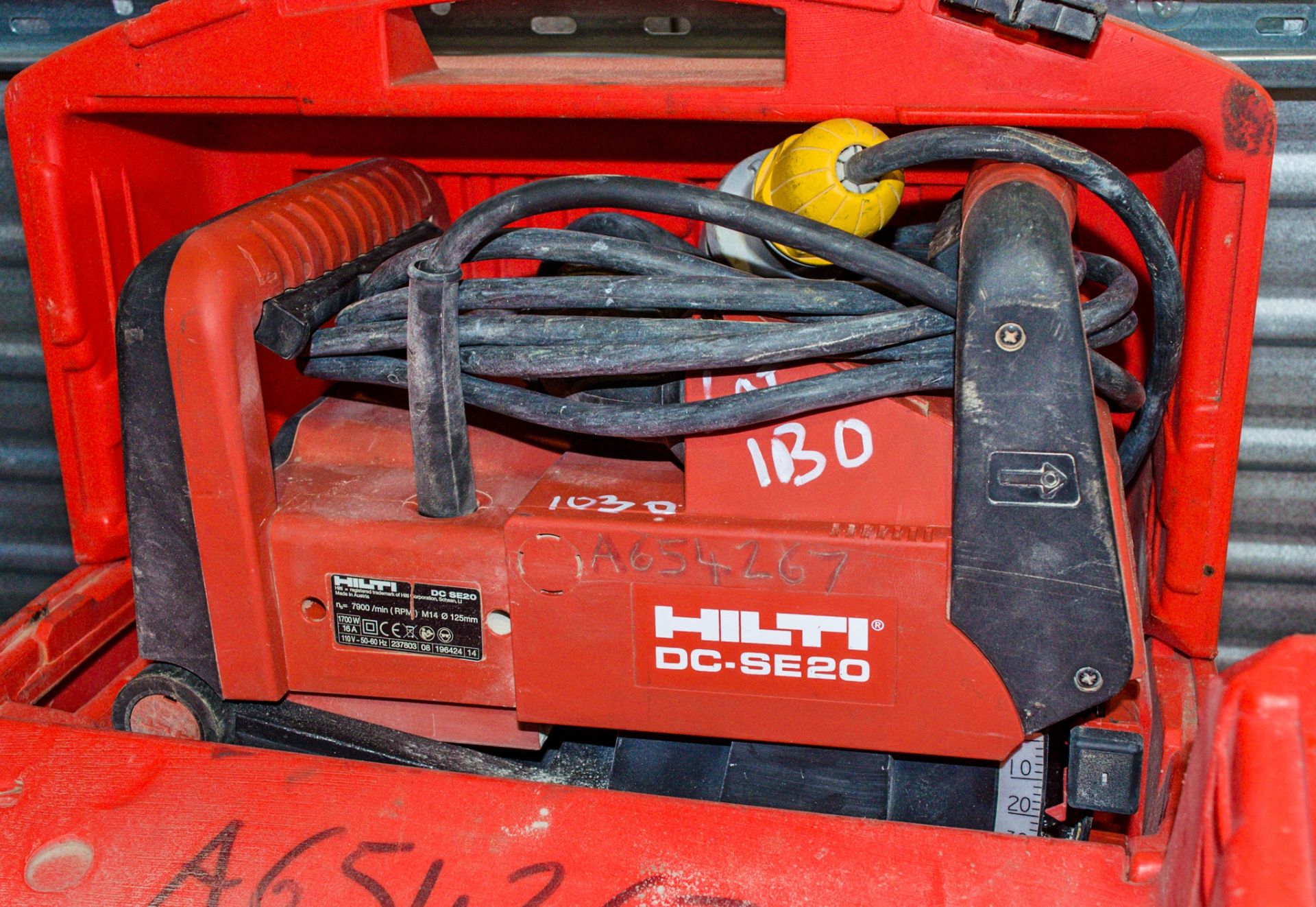 Hilti DC-SE20 110v wall chaser c/w carry case A654267
