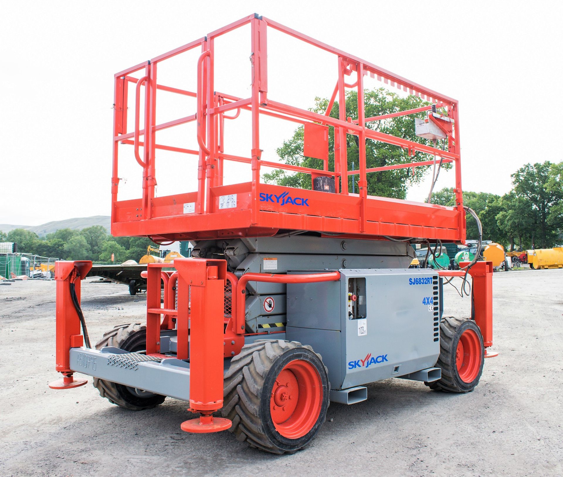 Skyjack SJ6832RT 32 ft 4WD diesel driven scissor lift Year: S/N: Recorded Hours: 2708 RP - Image 4 of 15