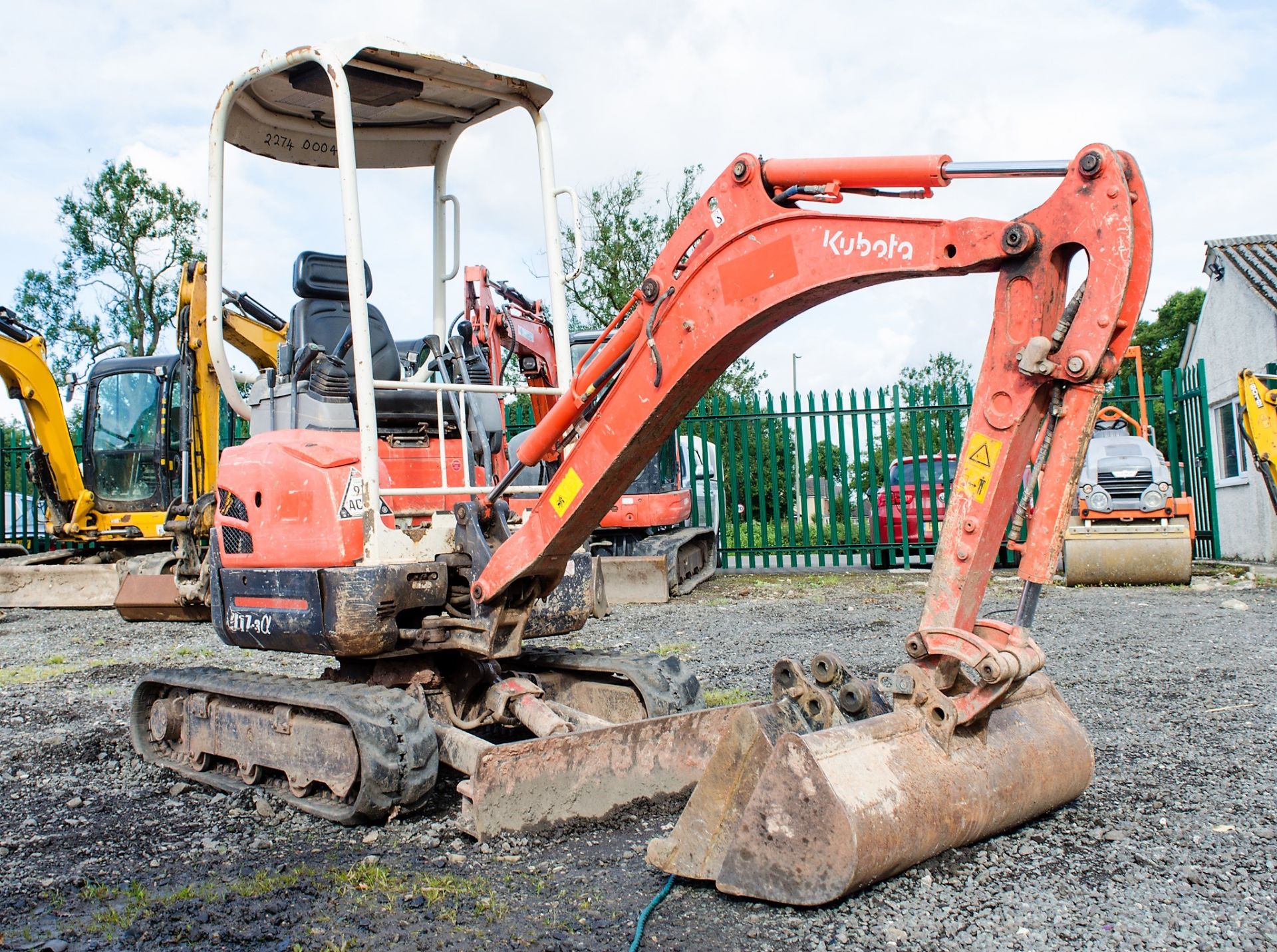 Kubota U17-3 1.7 tonne rubber tracked mini excavator Year: 2011 S/N: H13948 Recorded Hours: 2779 - Image 2 of 20