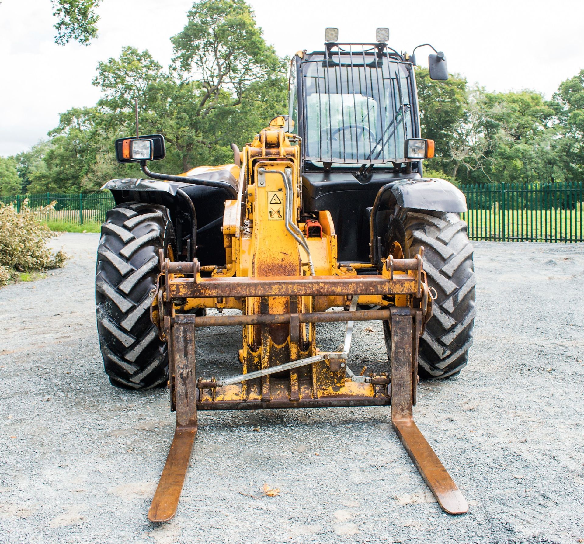 JCB 535-95 9.5 metre telescopic handler Registration Number: CX04 FME Year: 2004 S/N: 1066079 - Image 5 of 22