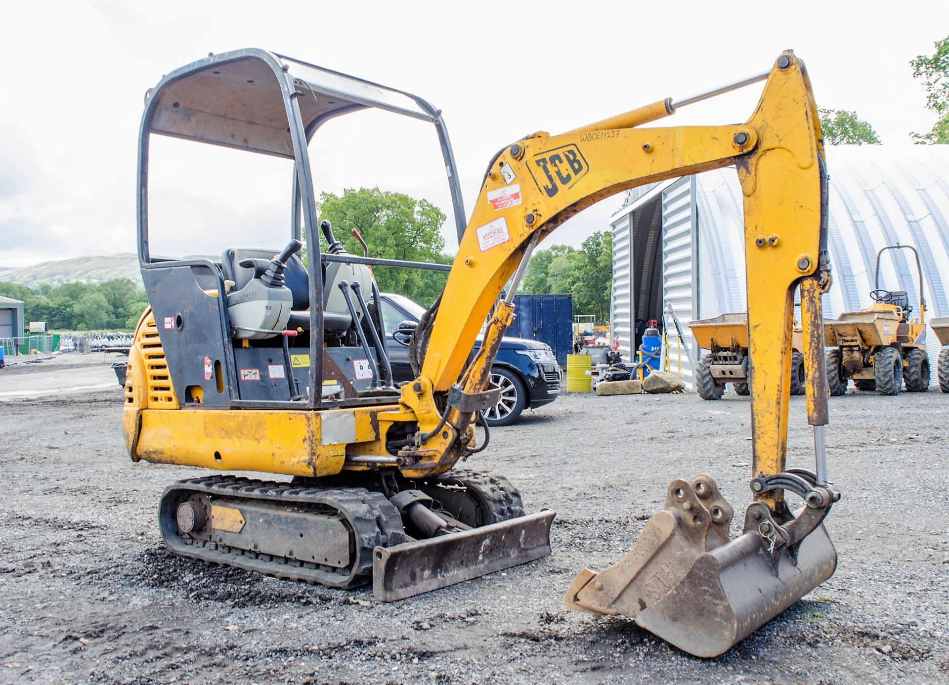 JCB 8014 1.5 tonne rubber tracked mini excavator Year: 2004 S/N: E1021487 Recorded Hours: 4165 blade - Image 2 of 20