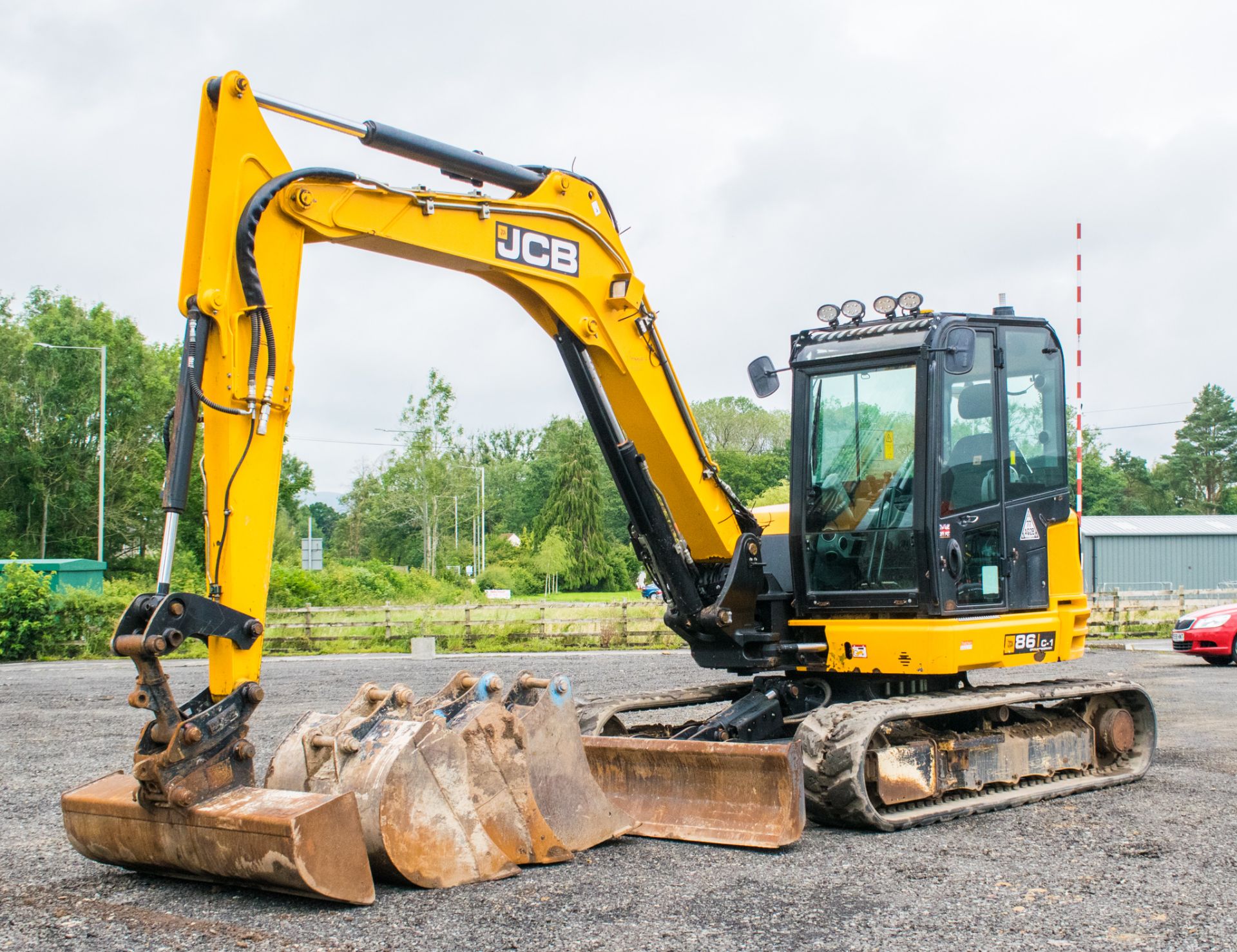 JCB 86 C-1 8 tonne rubber tracked excavator Year: 2017 S/N: 42716 Recorded Hours: 2530 piped, blade,