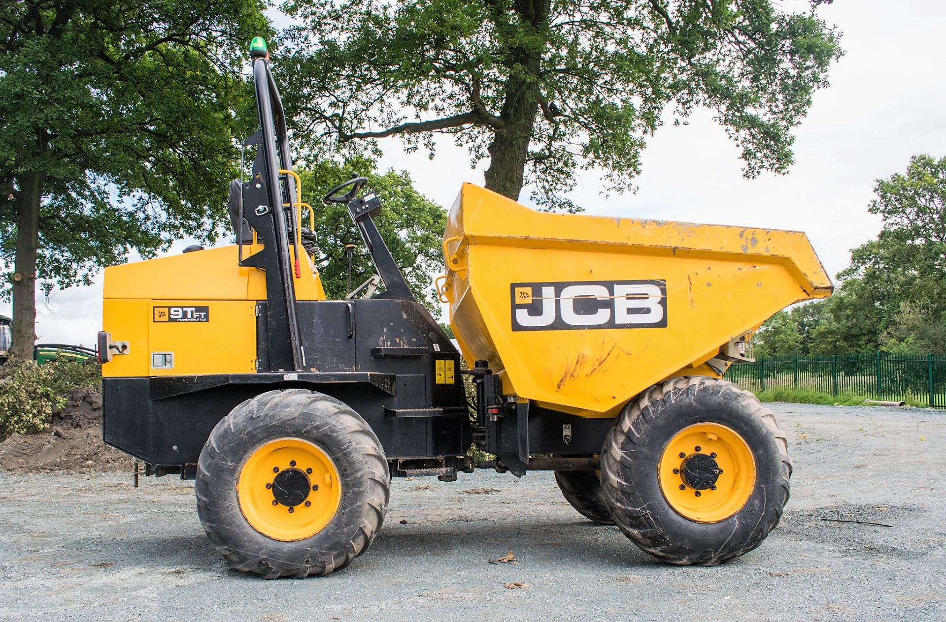 JCB 9T FT 9 tonne straight skip dumper Reg No: MA67 NUH   c/w V5 Road Reg Certificate Year: 2017 S/ - Image 8 of 20