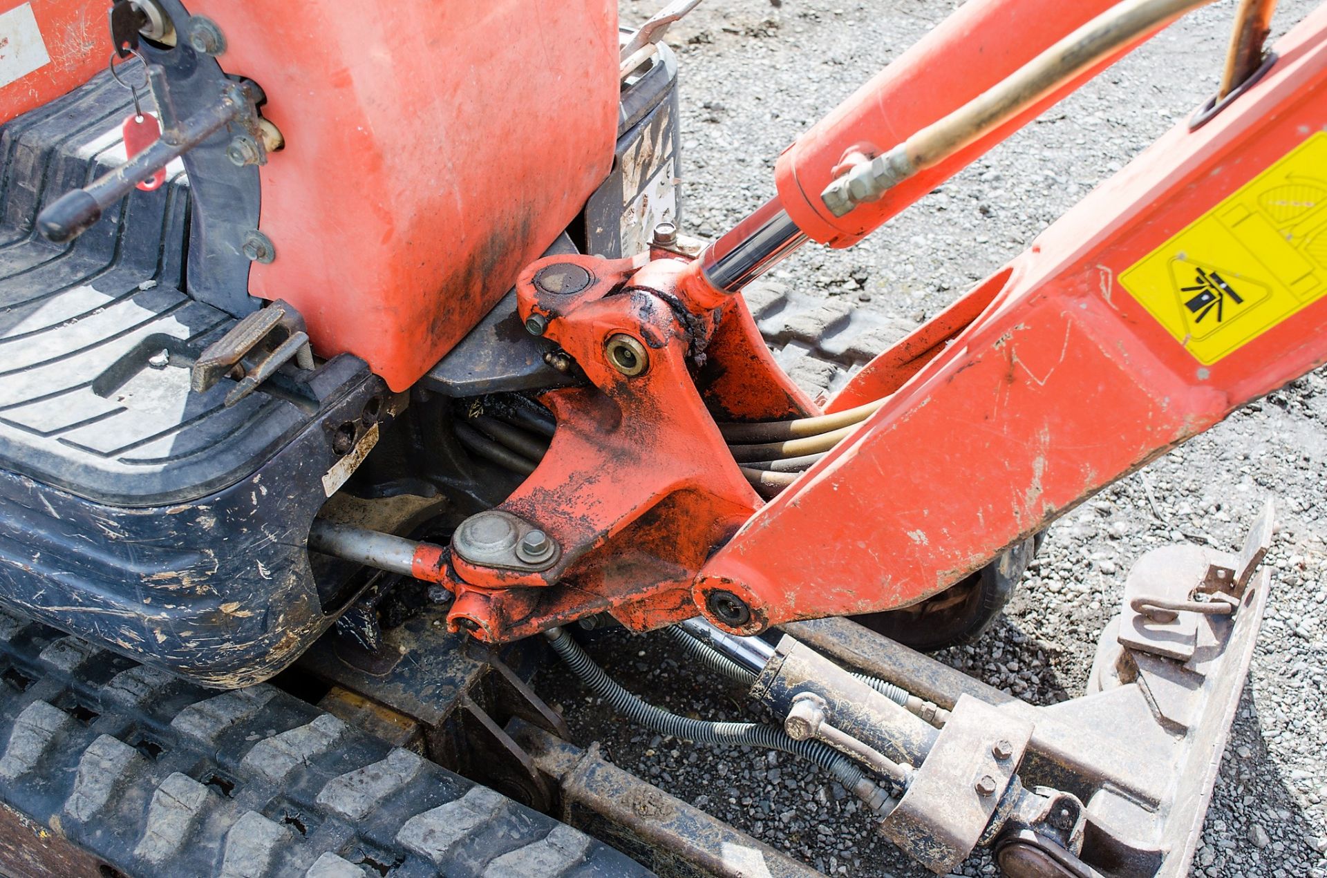 Kubota K008-3 0.8 tonne rubber tracked micro excavator Year: 2007 S/N: 17838 Recorded Hours: 2350 - Image 14 of 19