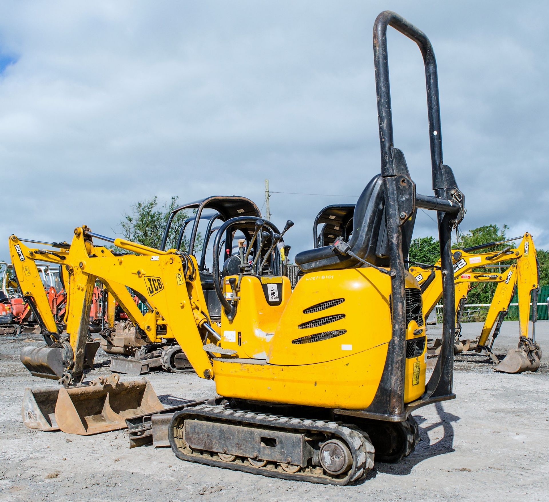 JCB 8008 0.8 tonne rubber tracked micro excavator Year: 2005 S/N: 1148435 Recorded Hours: 3261 - Image 4 of 19