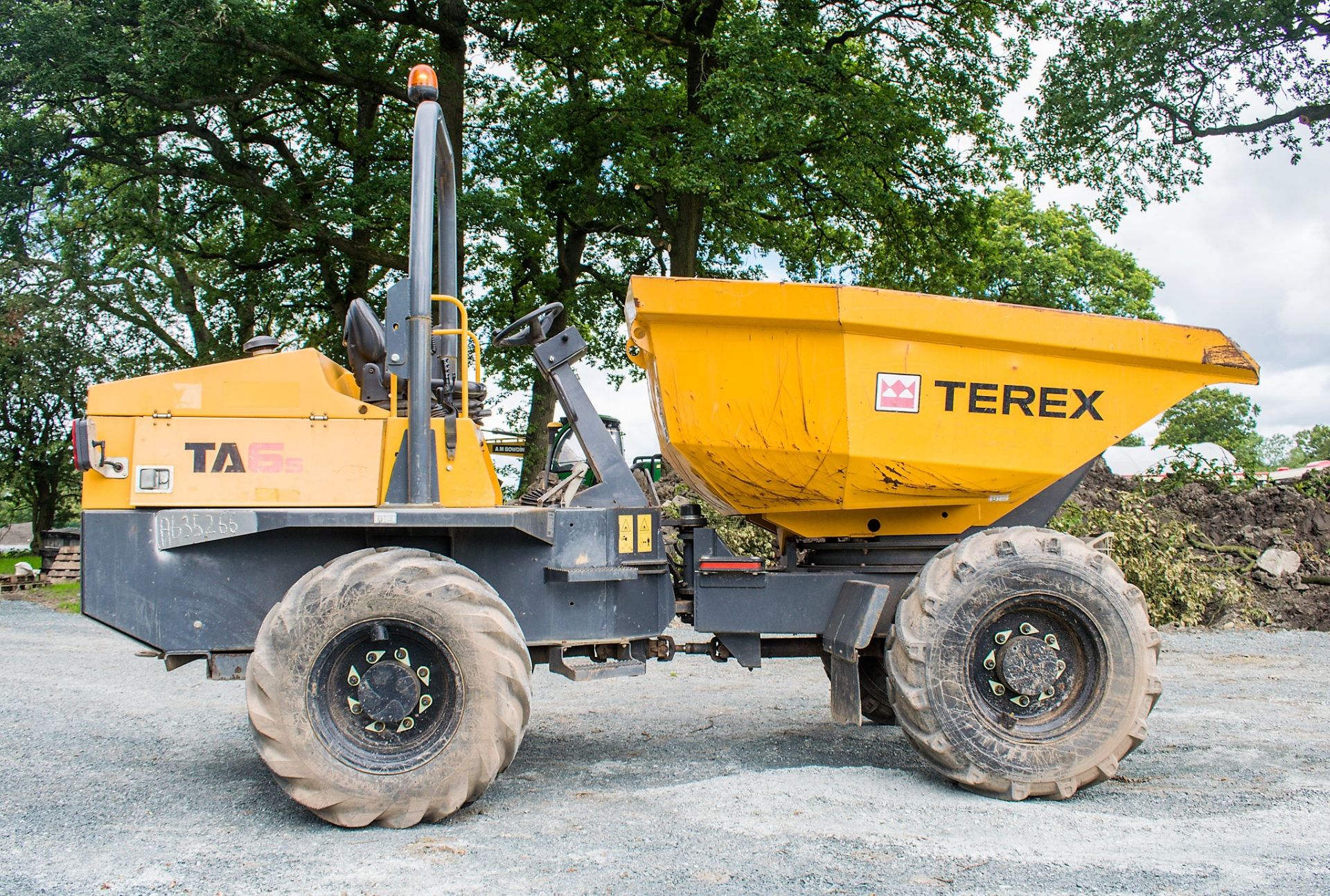 Terex 6 tonne swivel skip dumper Reg: Q452 NAL  c/w V5 Road Reg Certificate Year: 2014 S/N: - Image 8 of 20