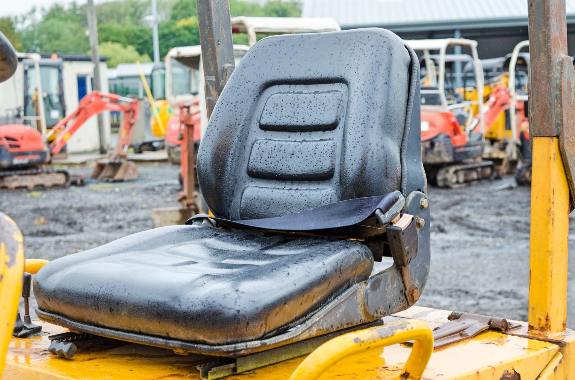 Thwaites 1 tonne hydrostatic dumper Year: 2005 S/N: 503A7990 Recorded Hours: 3044 220E0011 - Image 16 of 19