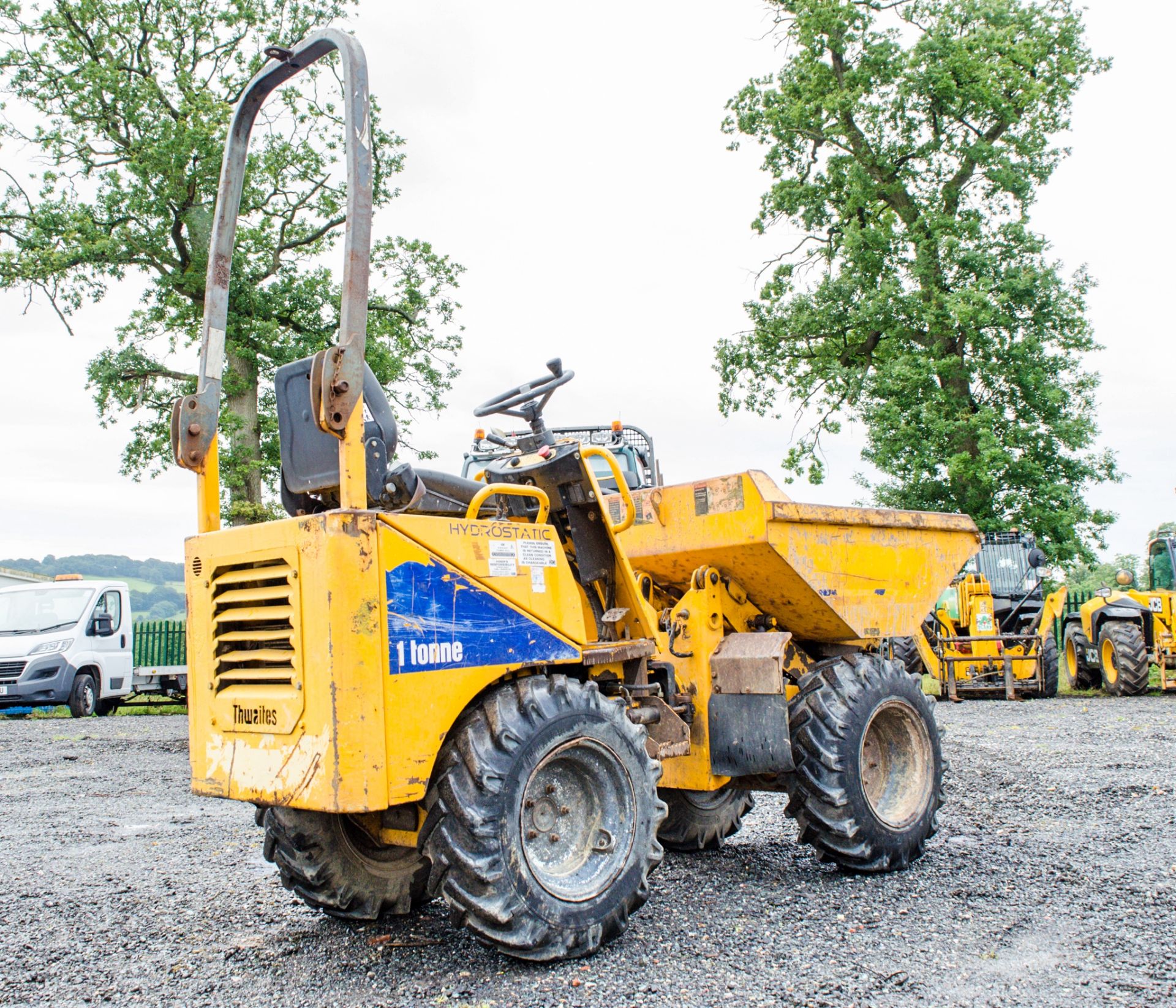 Thwaites 1 tonne hydrostatic dumper Year: 2006 S/N: 605A9416 Recorded Hours: 3065 220E0049 - Image 3 of 19