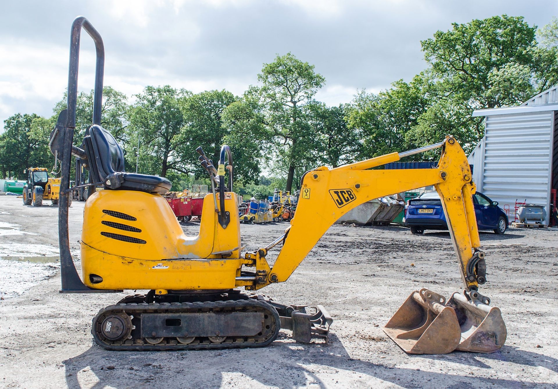 JCB 8008 0.8 tonne rubber tracked micro excavator Year: 2005 S/N: 1148435 Recorded Hours: 3261 - Image 8 of 19