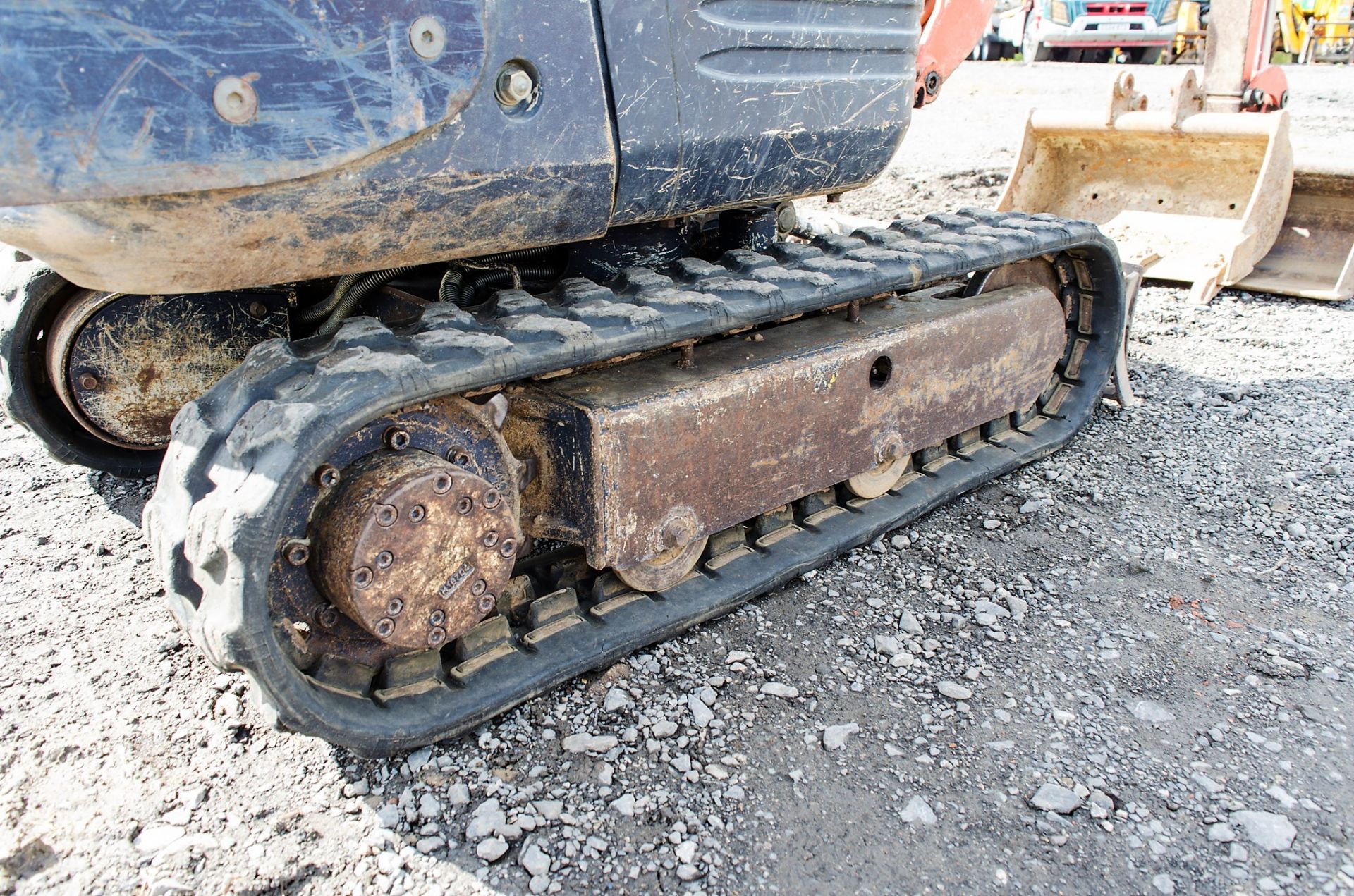 Kubota K008-3 0.8 tonne rubber tracked micro excavator Year: 2007 S/N: 17838 Recorded Hours: 2350 - Image 9 of 19