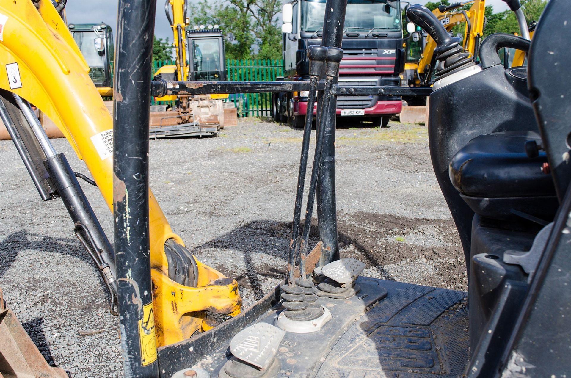 JCB 8014 CTS 1.5 tonne rubber tracked mini excavator Year: 2011 S/N: 1627296 Recorded Hours: 1655 - Image 18 of 19