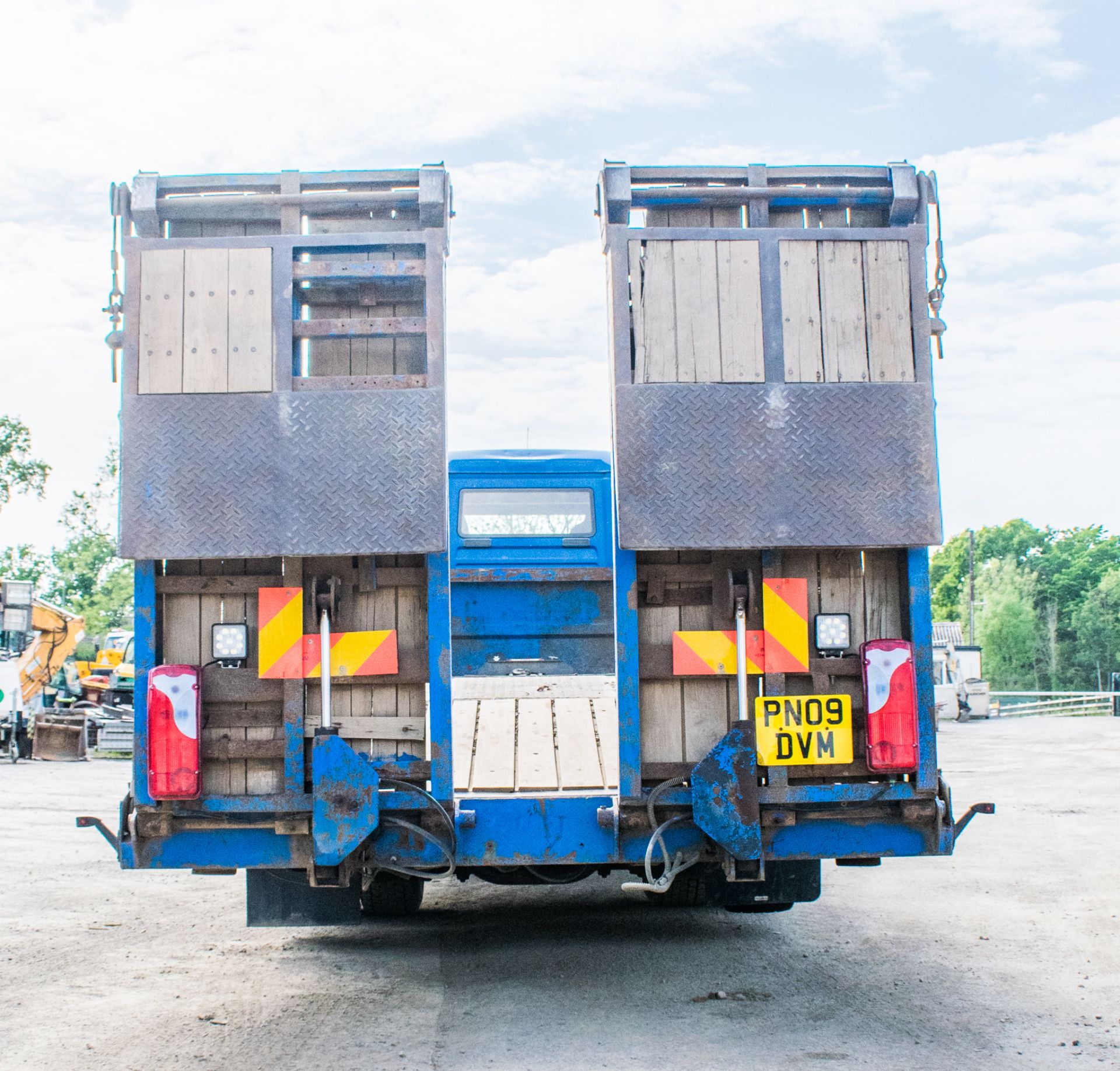 MAN TGS 26.360 26 tonne beaver tail plant lorry  Registration Number: PN09 DVM Date of Registration: - Image 6 of 16