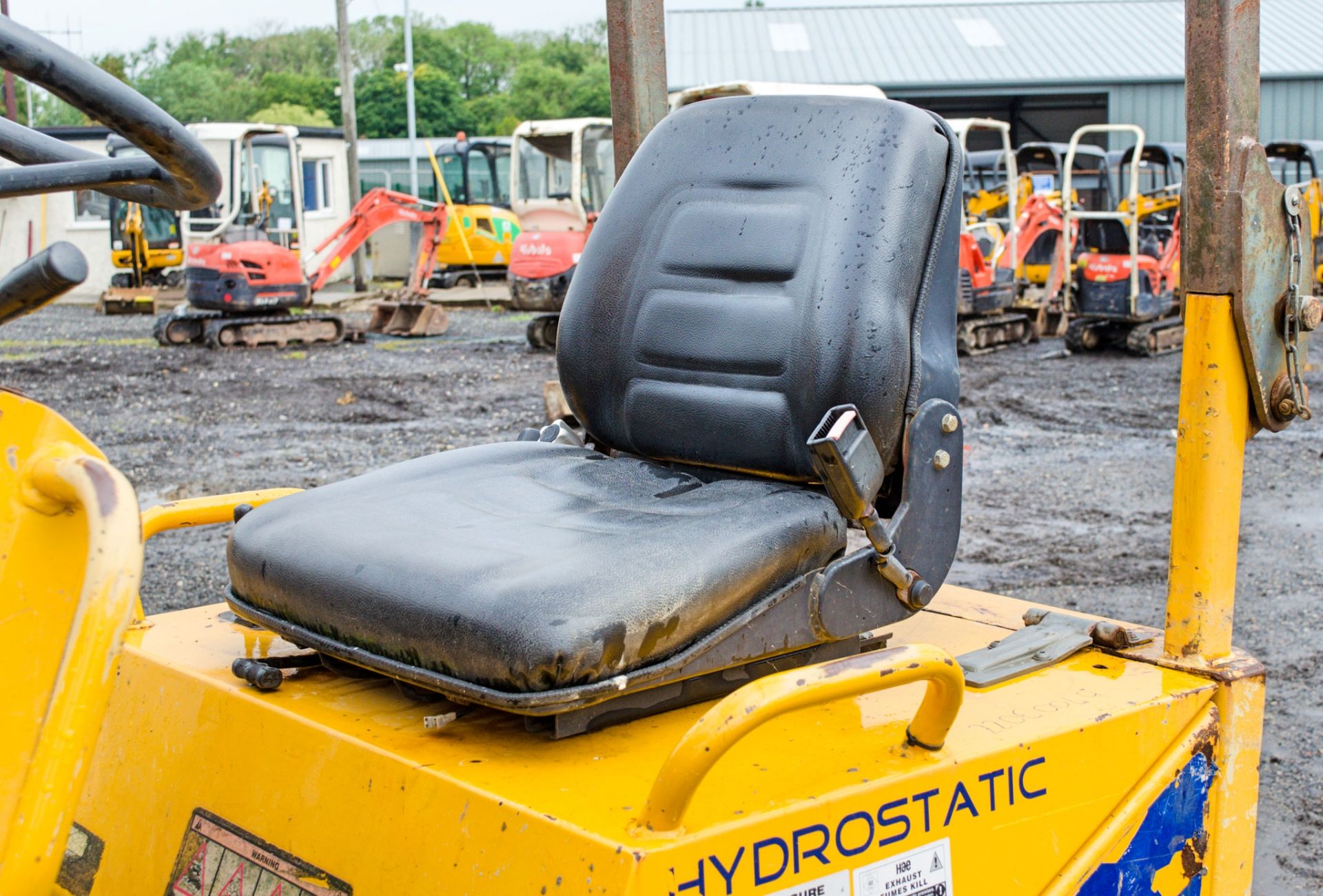 Thwaites 1 tonne hydrostatic dumper Year: 2006 S/N: 605A9416 Recorded Hours: 3065 220E0049 - Image 17 of 19