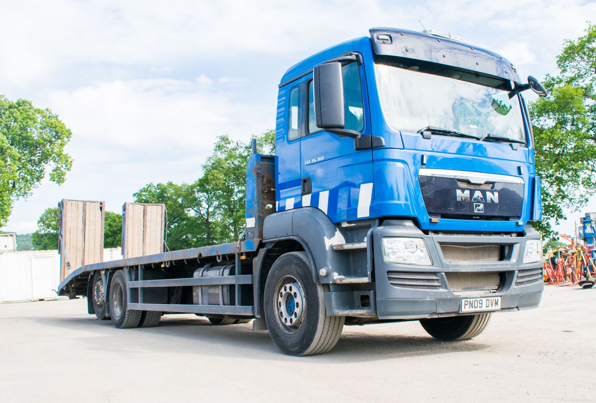 MAN TGS 26.360 26 tonne beaver tail plant lorry  Registration Number: PN09 DVM Date of Registration: - Image 2 of 16