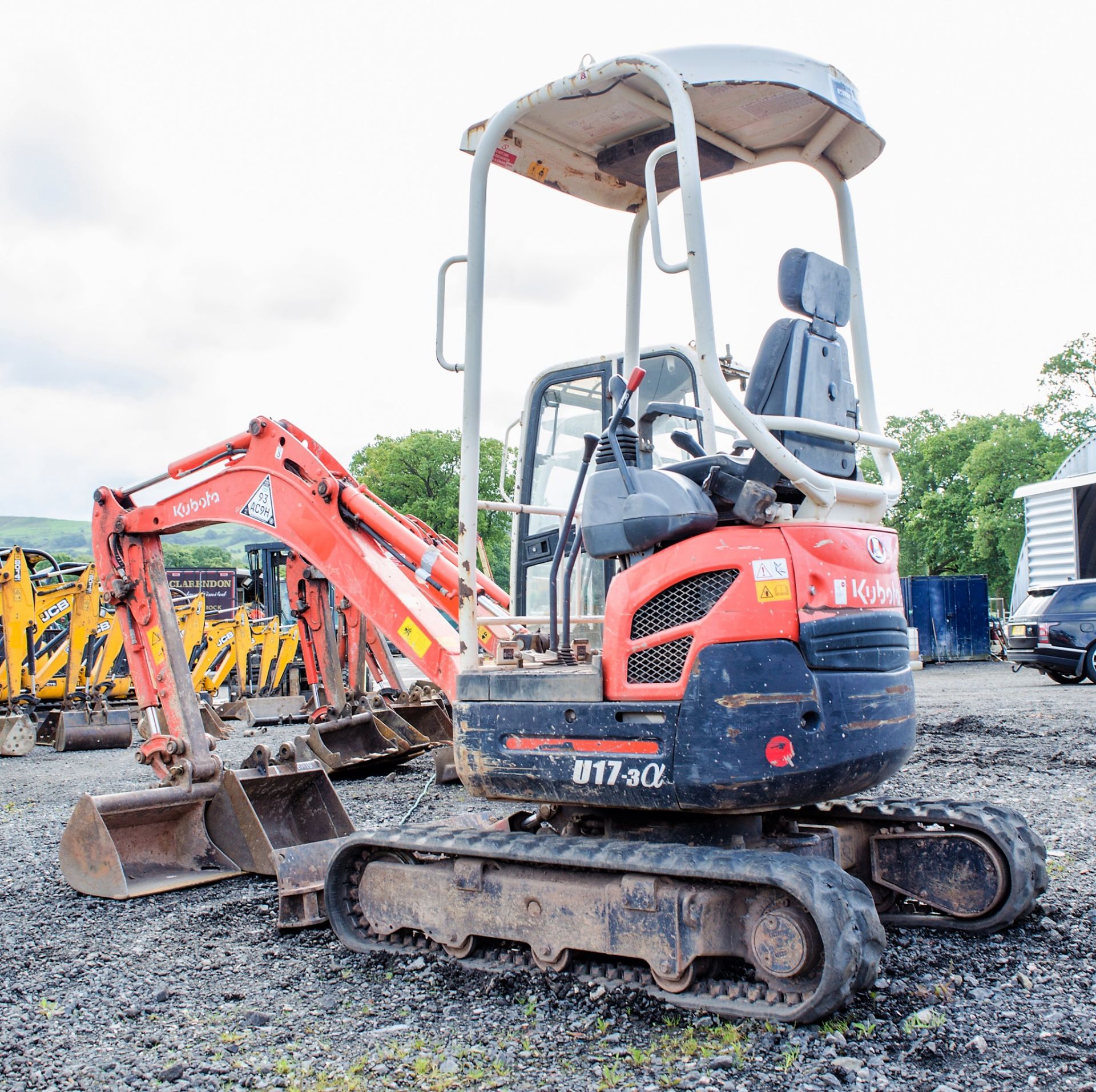 Kubota U17-3 1.7 tonne rubber tracked mini excavator Year: 2011 S/N: H13948 Recorded Hours: 2779 - Image 4 of 20